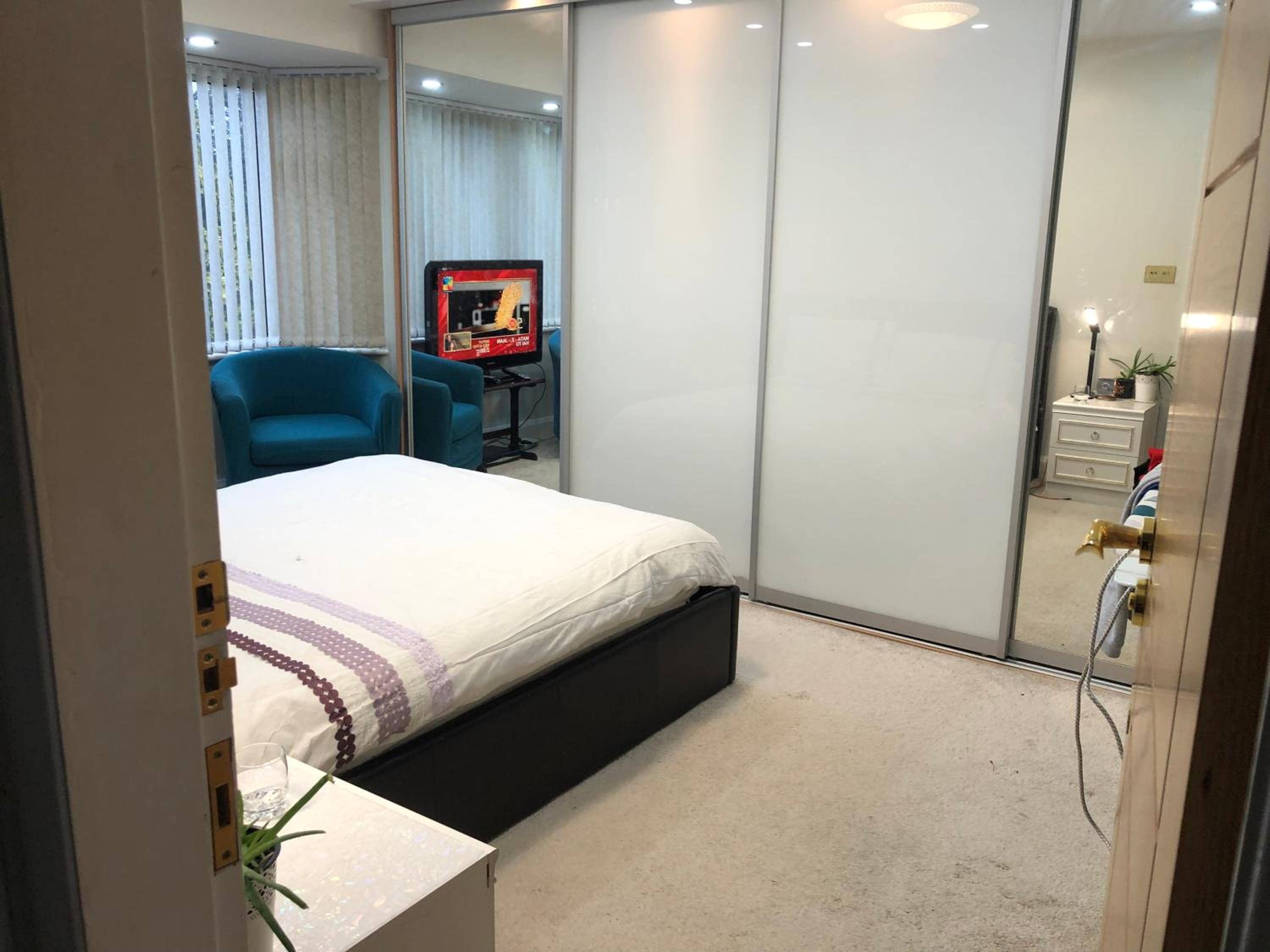 Deluxe Double Room - Photo 13