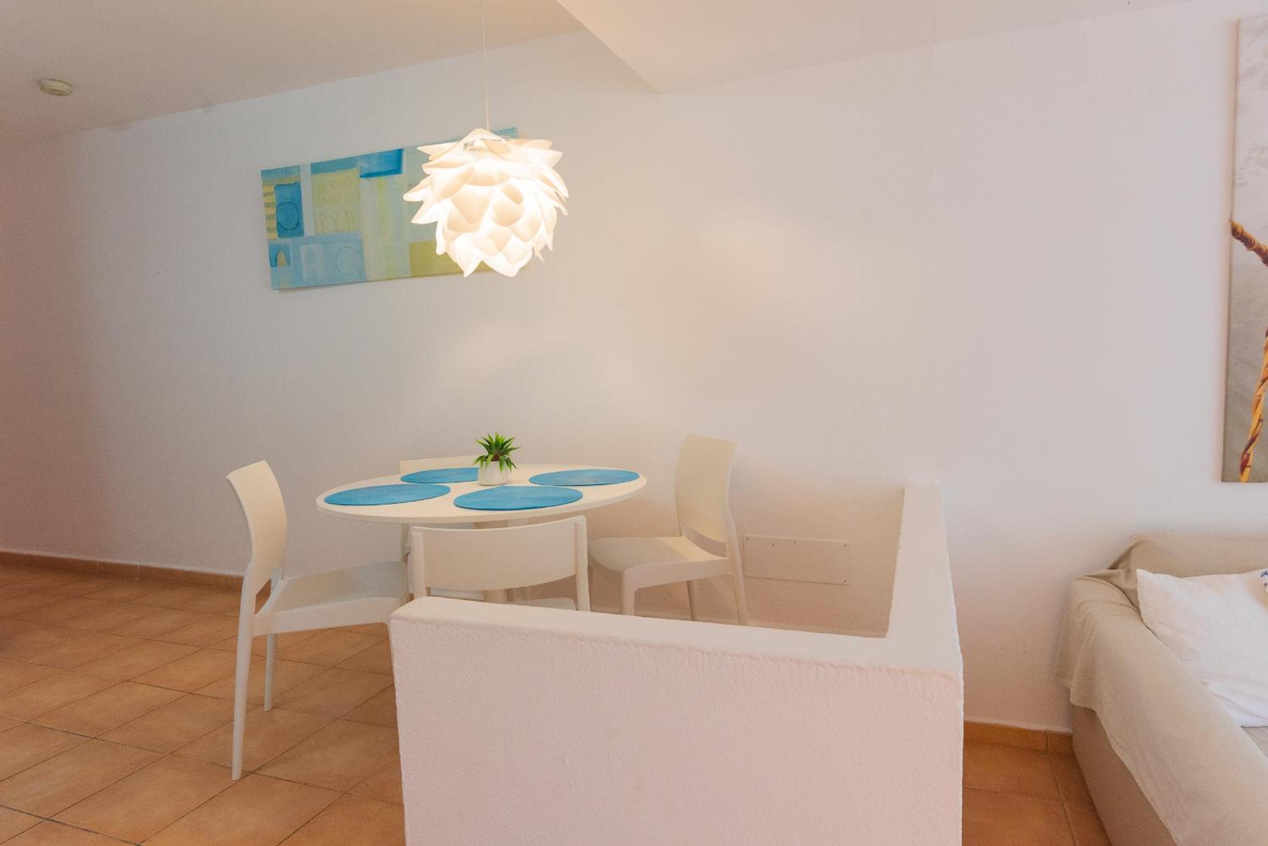 One-Bedroom Apartment with Terrace photo 3