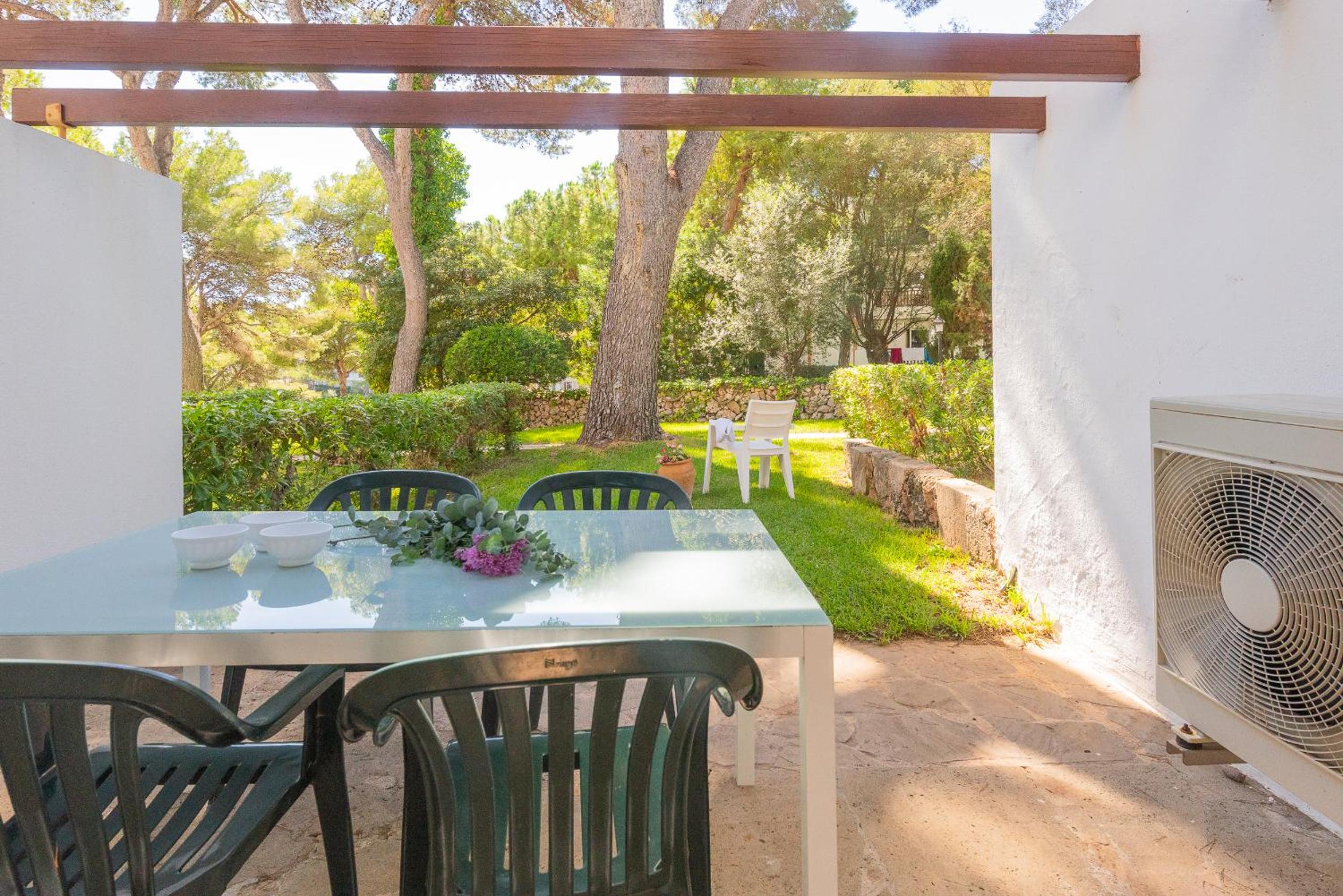 One-Bedroom Apartment with Terrace photo 2