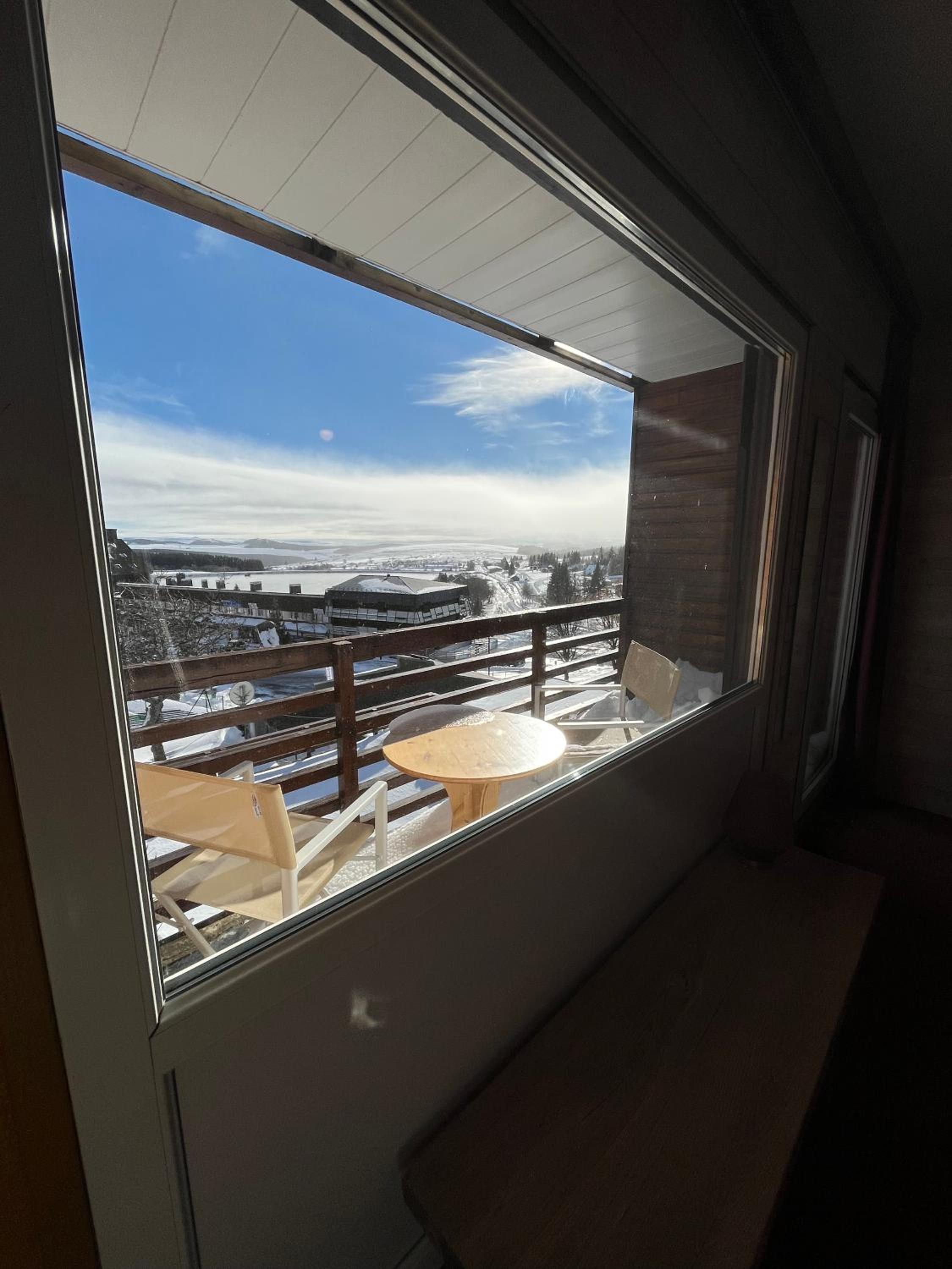 Family Room with Lake View photo 3