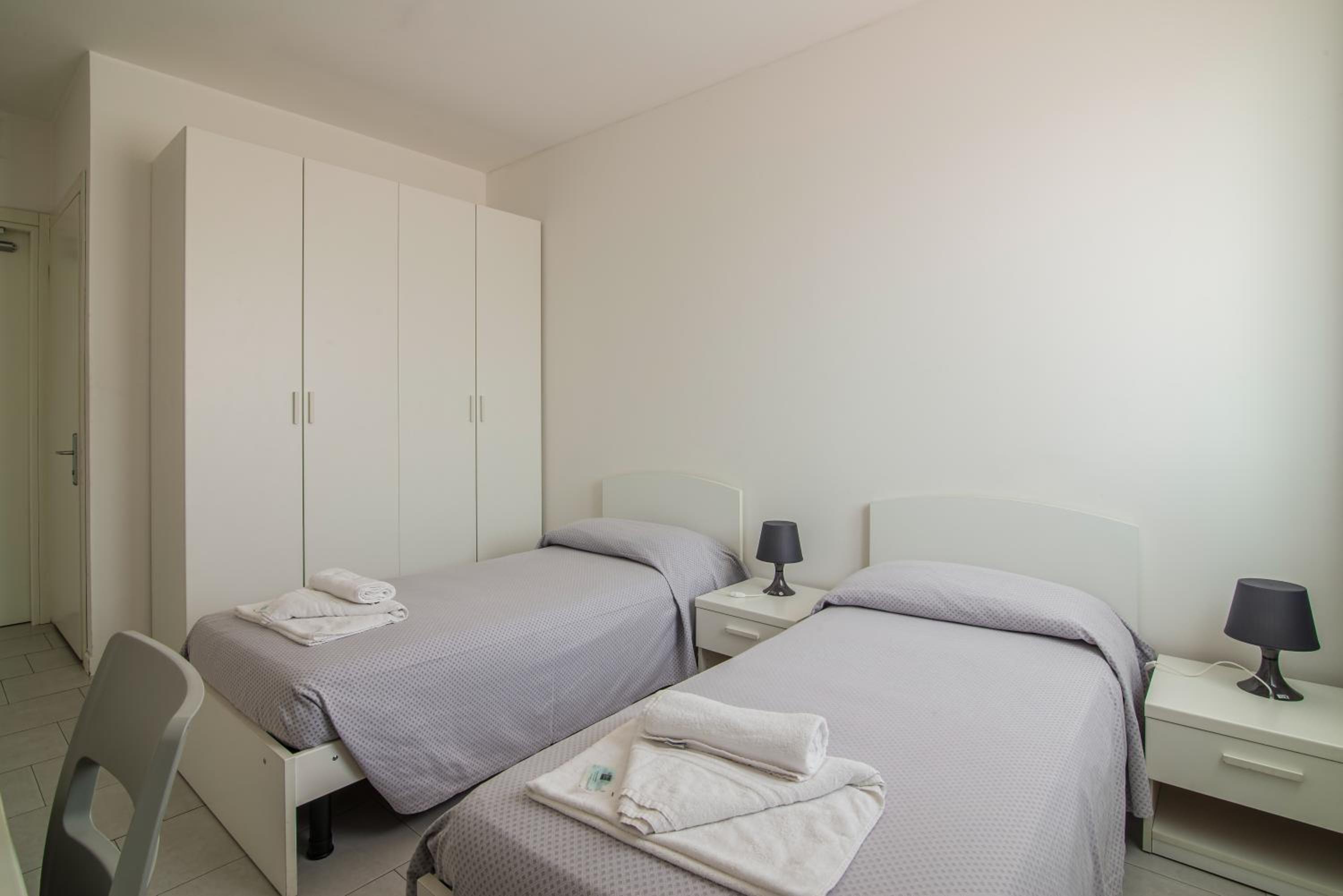 Twin Room - Photo 2