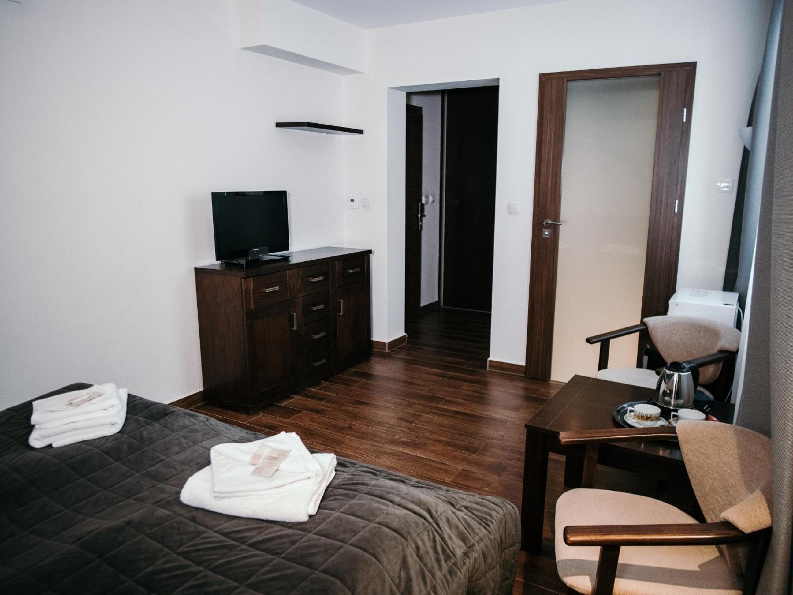 Classic Double Room with Shower photo 2