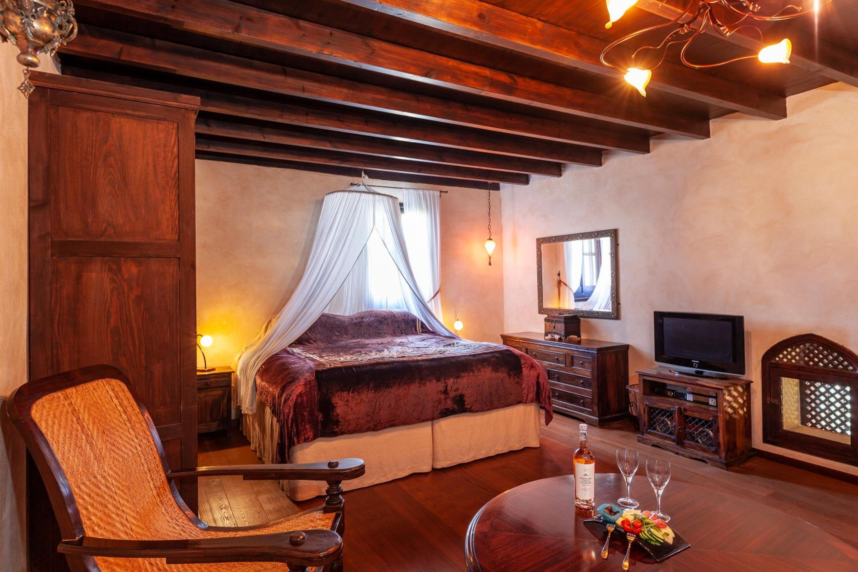 Grand Master Suite - Photo 1