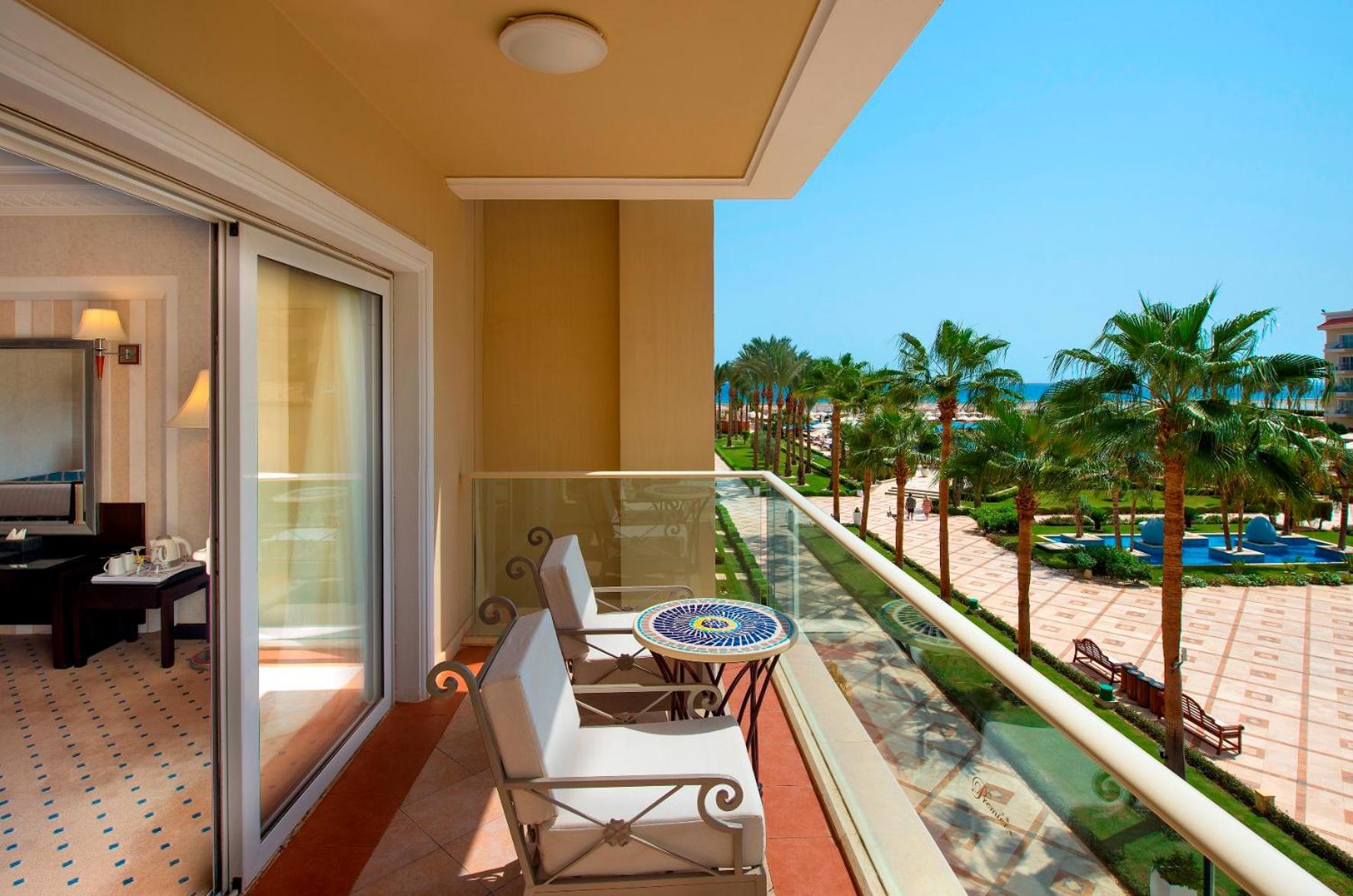 Double Room with Pool View - Photo 5