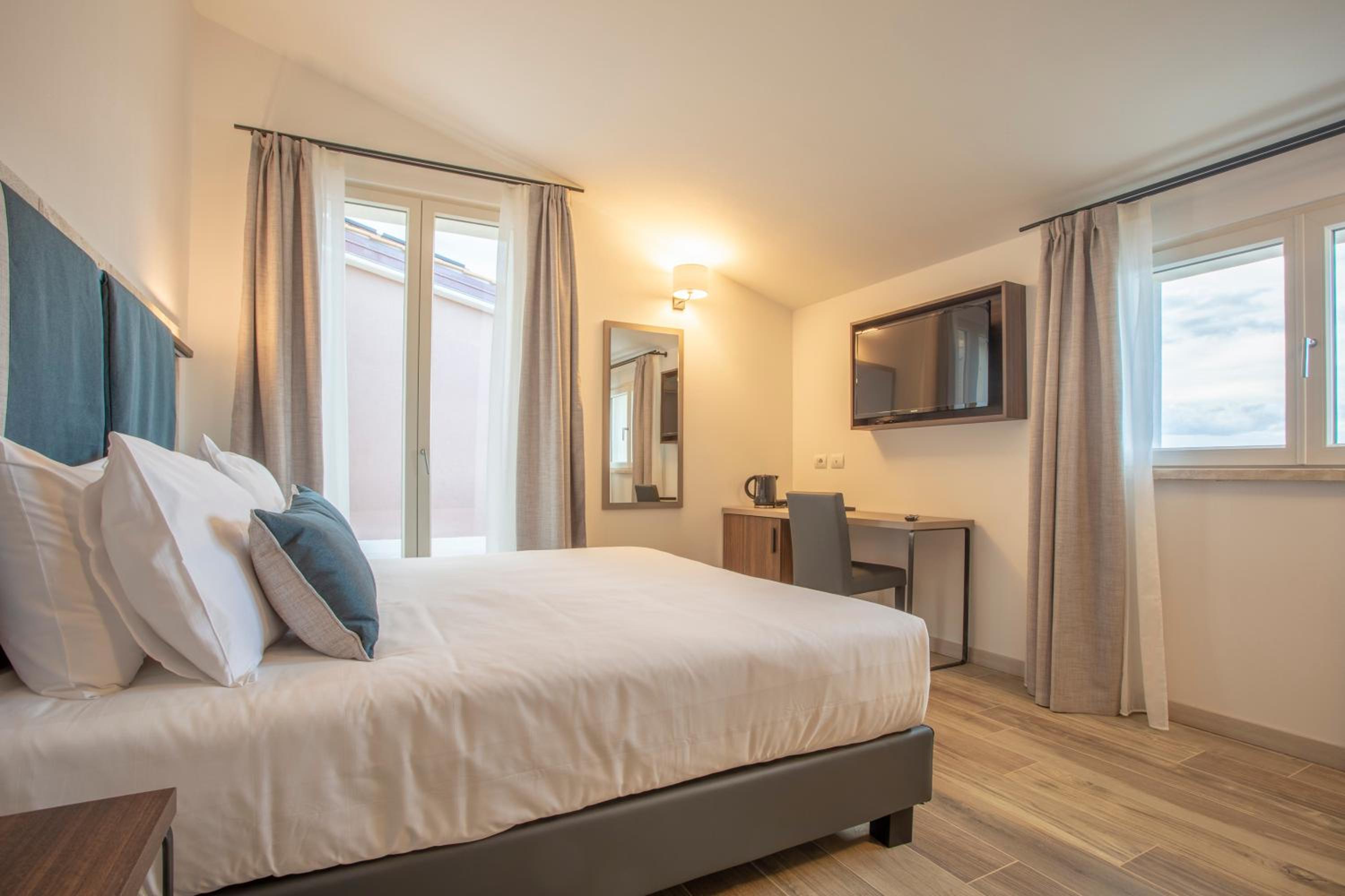 Superior Double or Twin Room - Photo 1