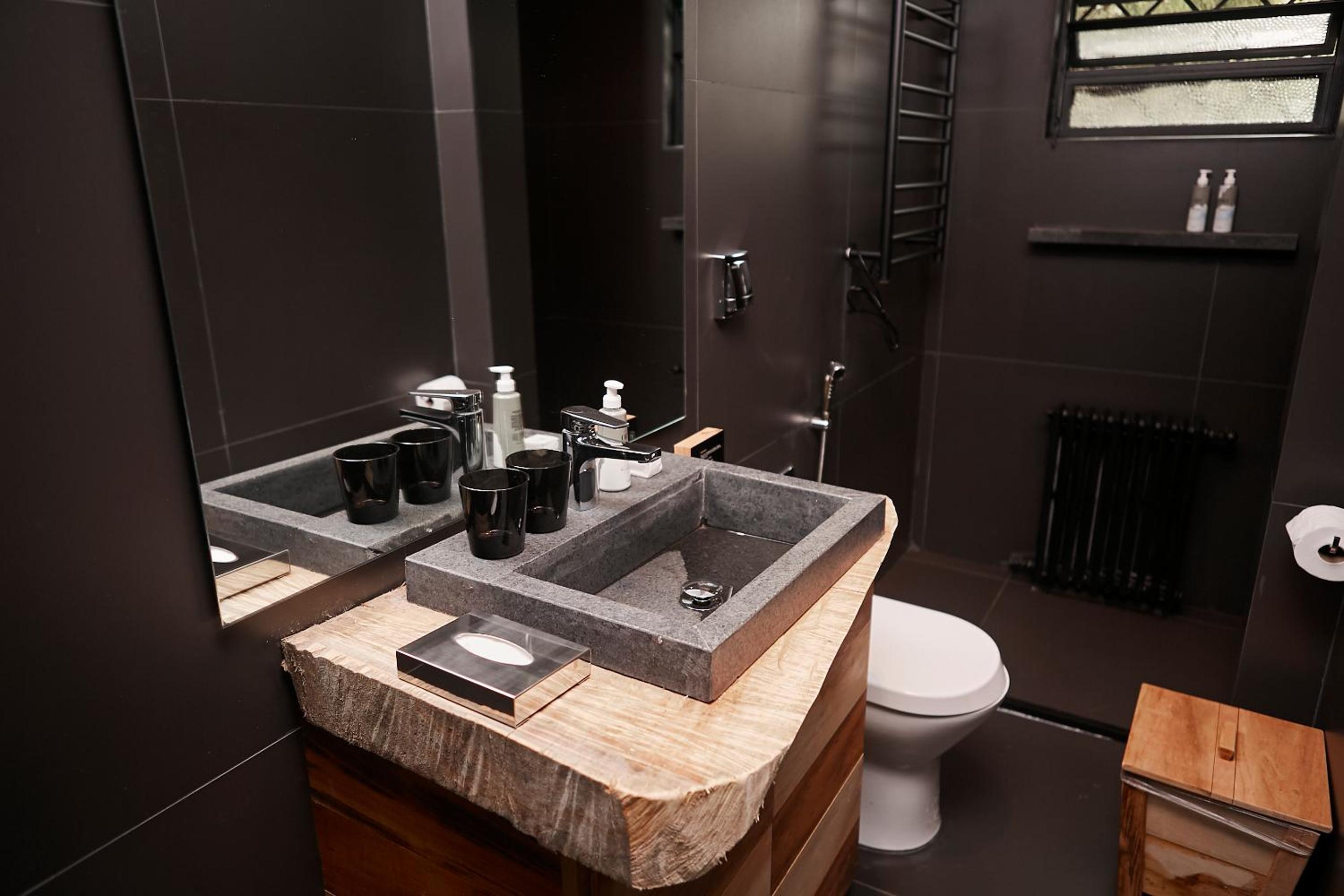 Suite with Balcony - Photo 2