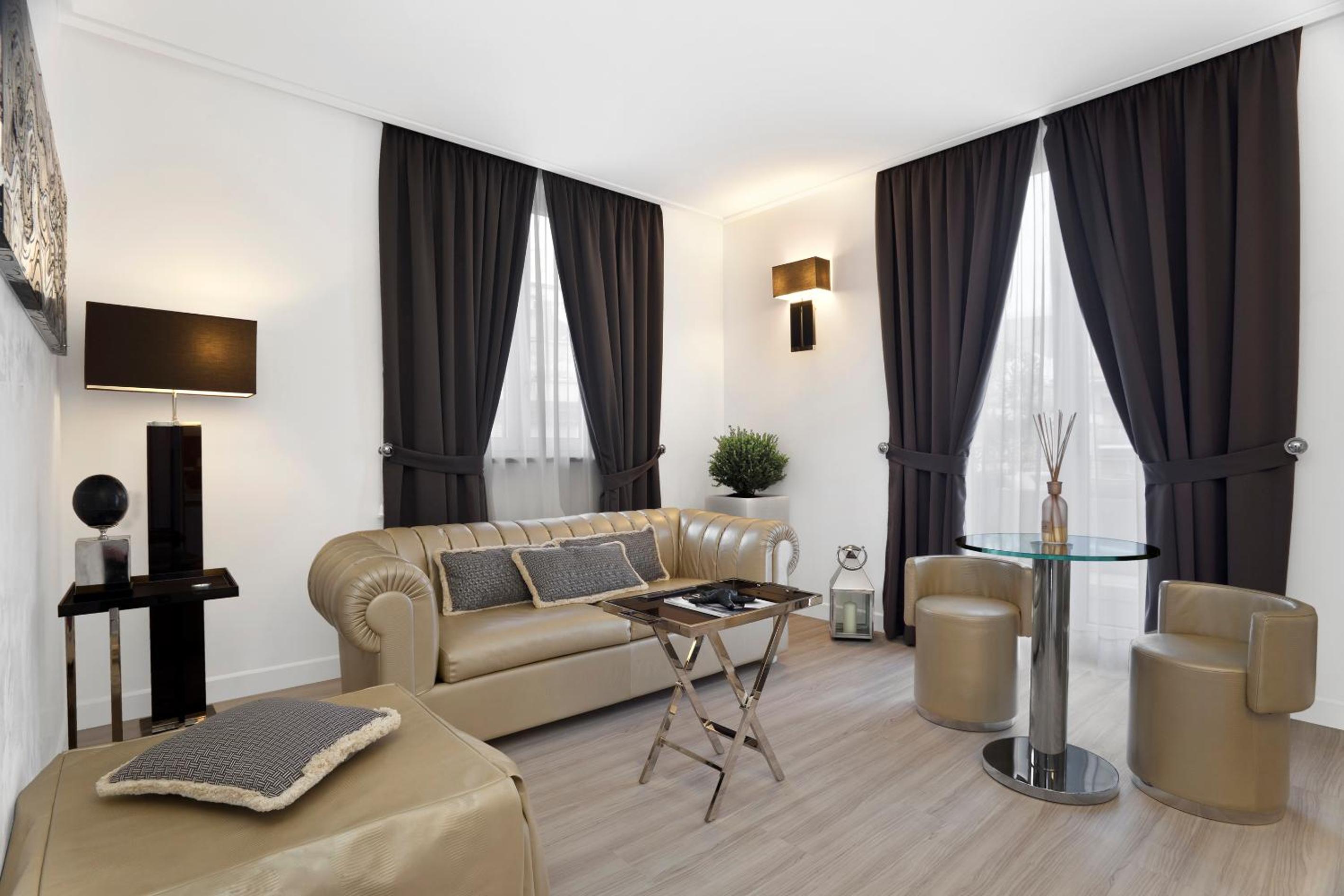 King Suite with Spa Bath - Photo 4