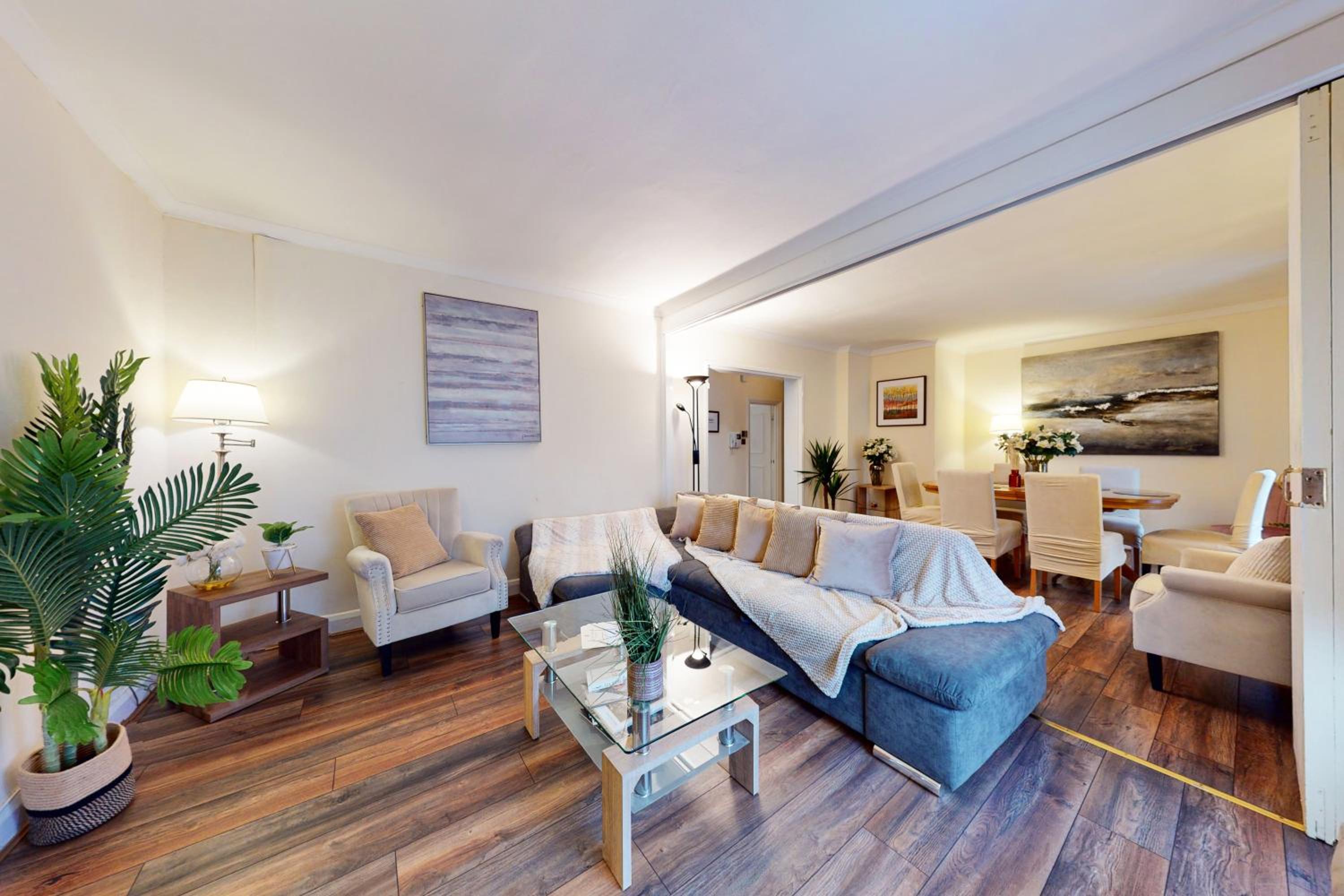 King One-Bedroom Apartment photo 2