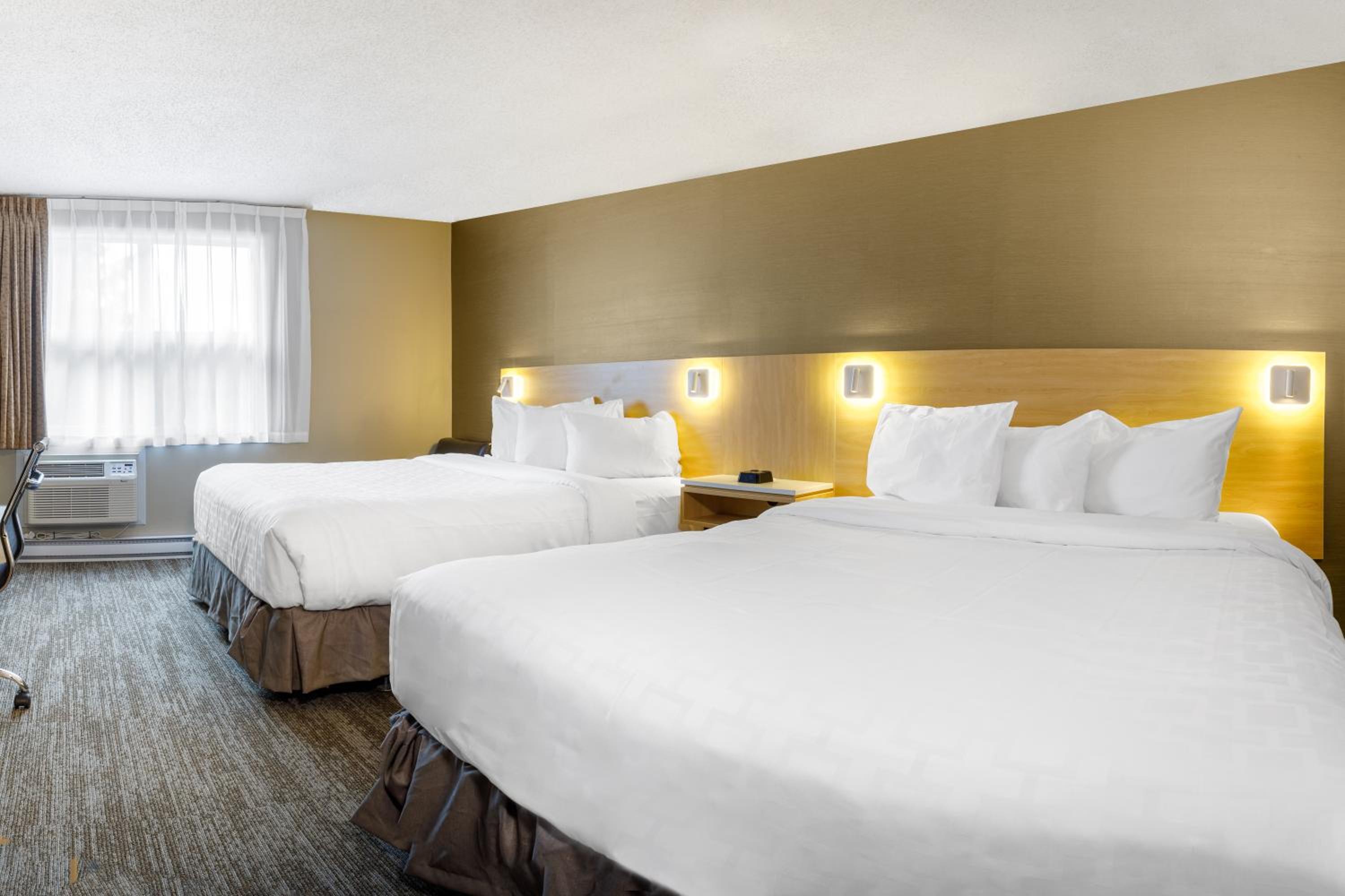 Standard Queen Room with Two Queen Beds - Non Smoking  - Photo 4