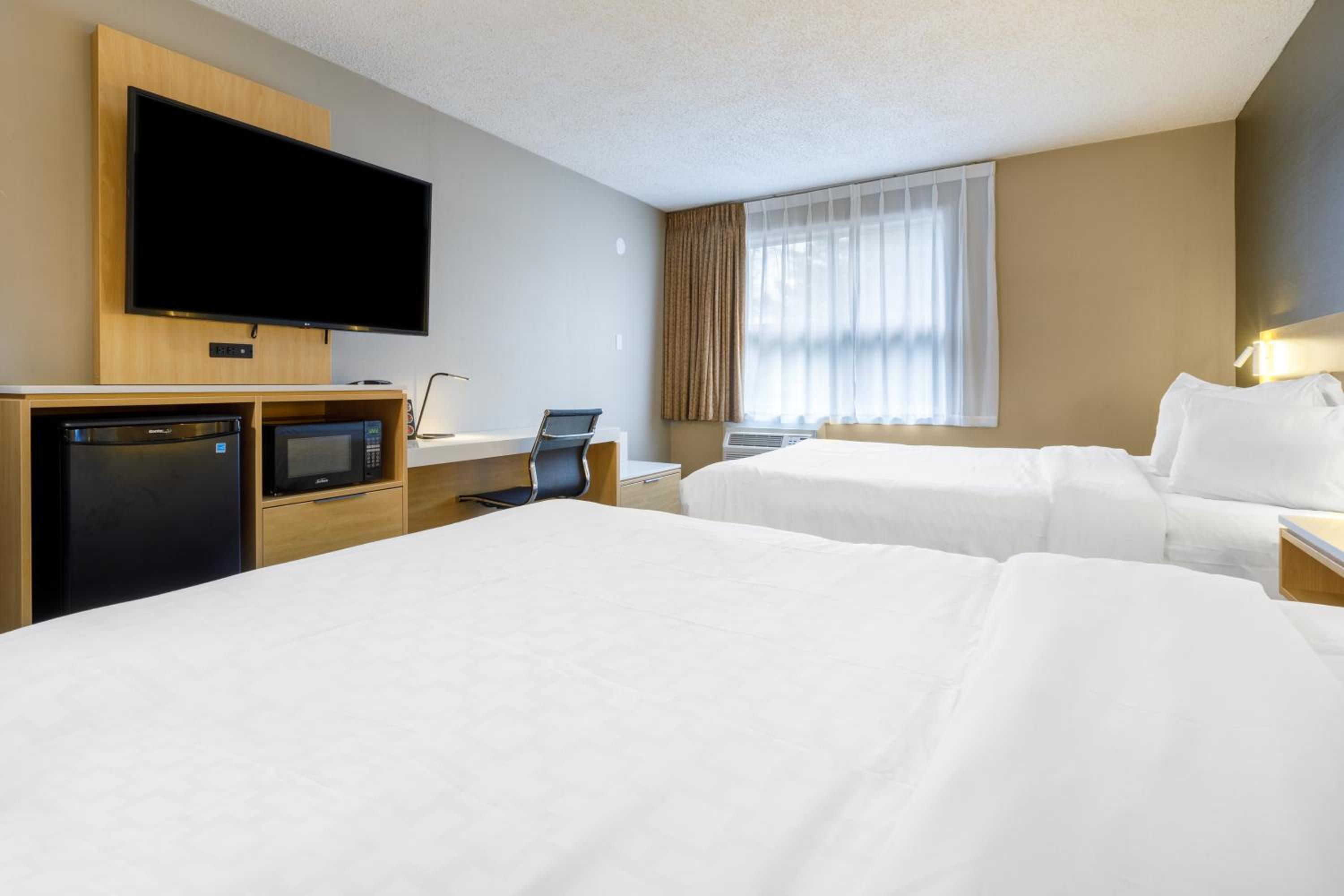 Standard Queen Room with Two Queen Beds - Non Smoking  - Photo 2