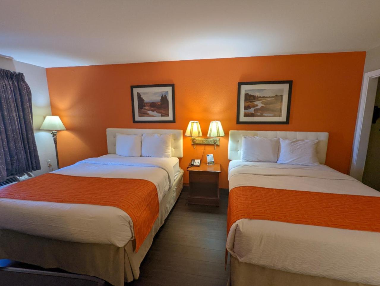 Queen Room with Two Queen Beds - Non-Smoking - Photo 1