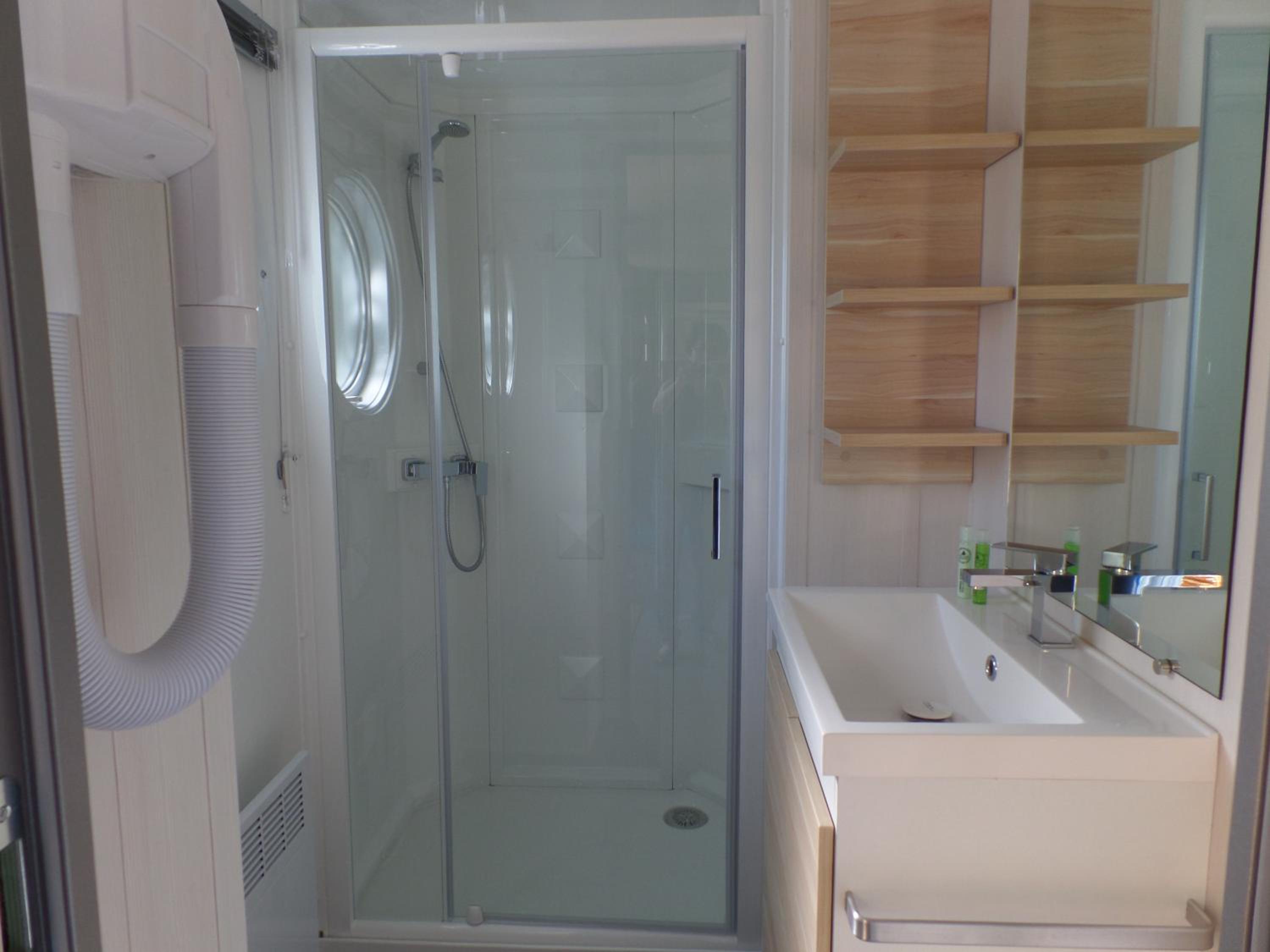 Mobile Home (6 Adults) photo 2