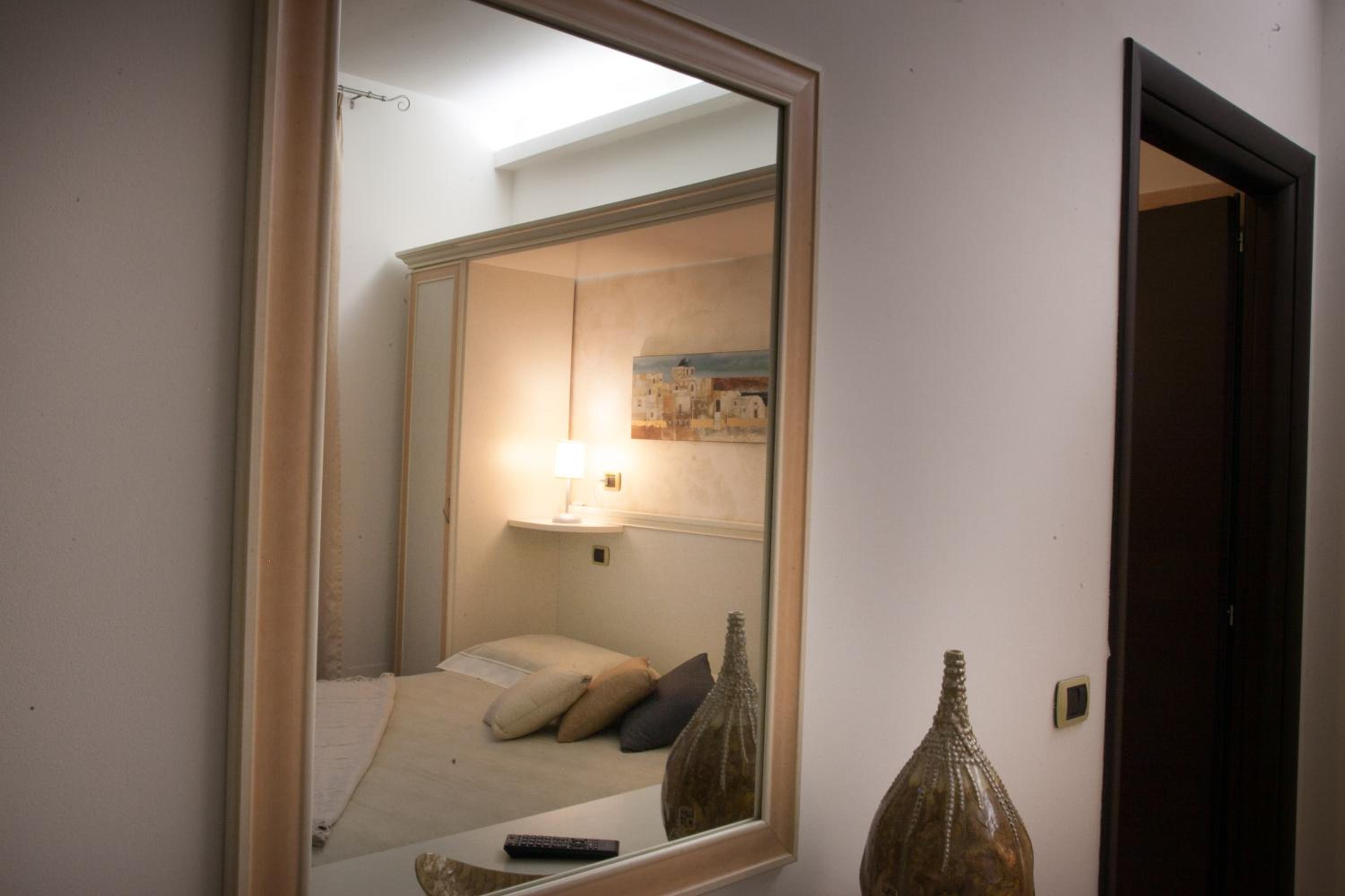 Deluxe Double Room with Balcony and Sea View - Photo 3