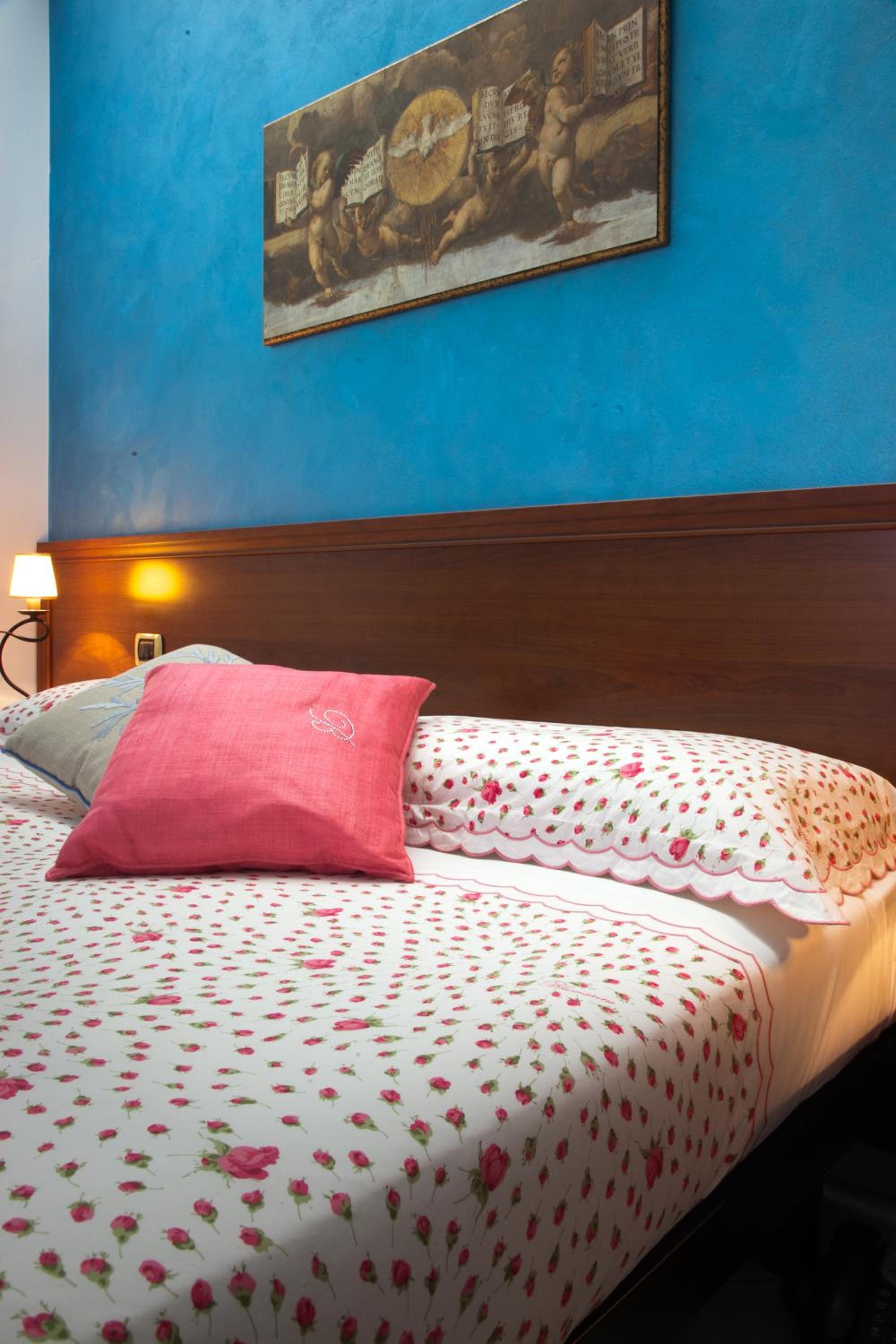 Deluxe Double Room with Balcony and Sea View - Photo 17