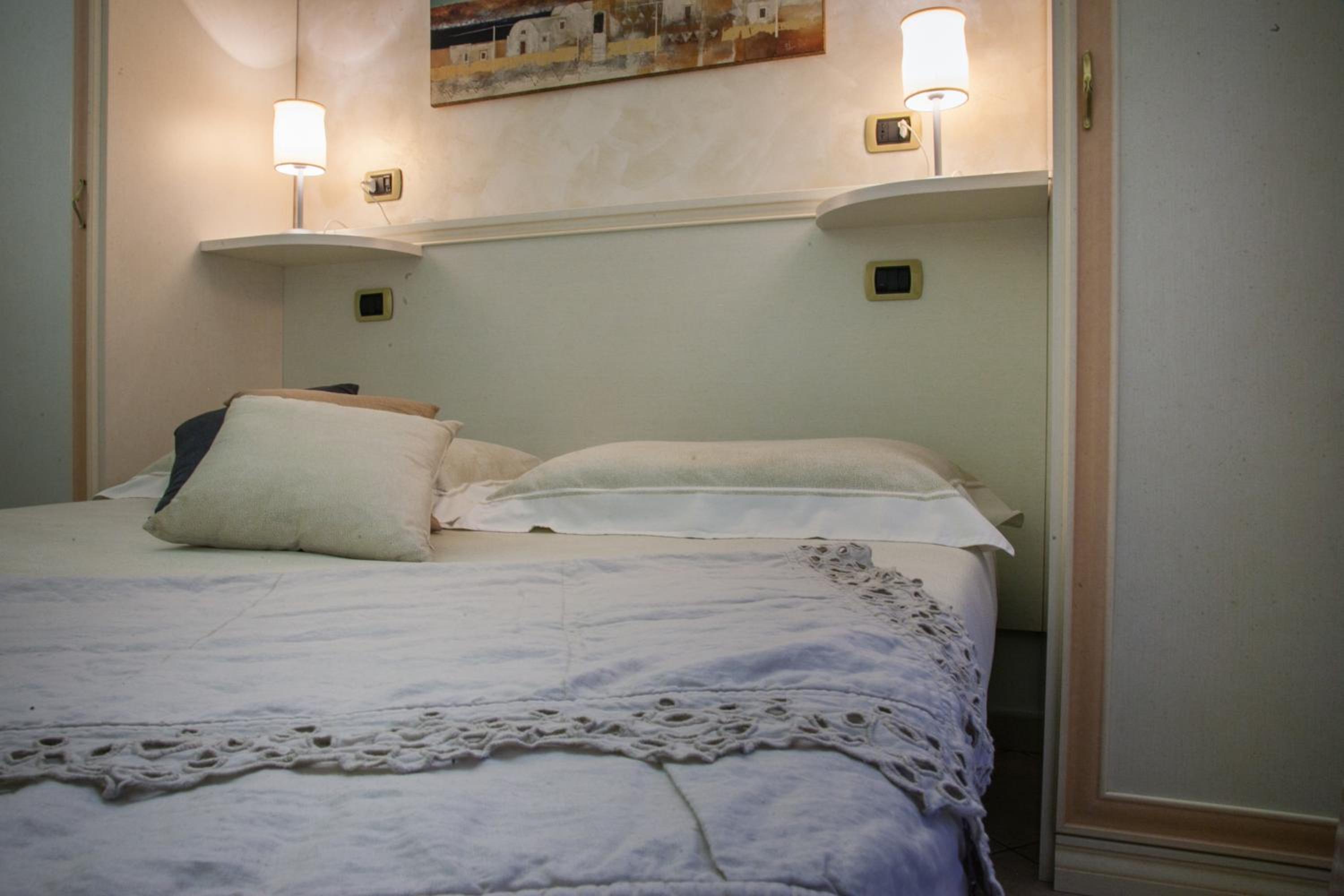 Deluxe Double Room with Balcony and Sea View - Photo 9