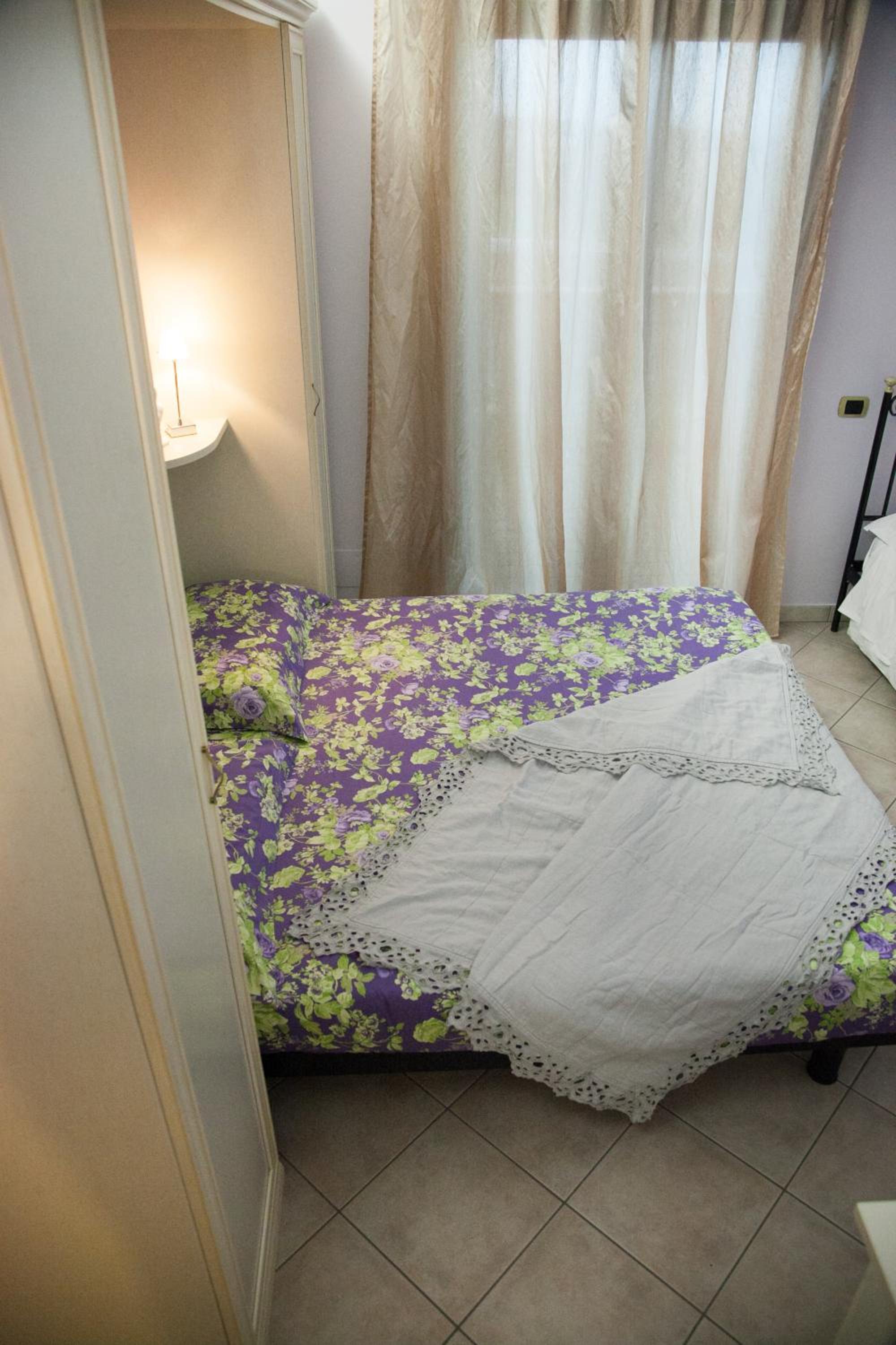 Deluxe Double Room with Balcony and Sea View - Photo 12