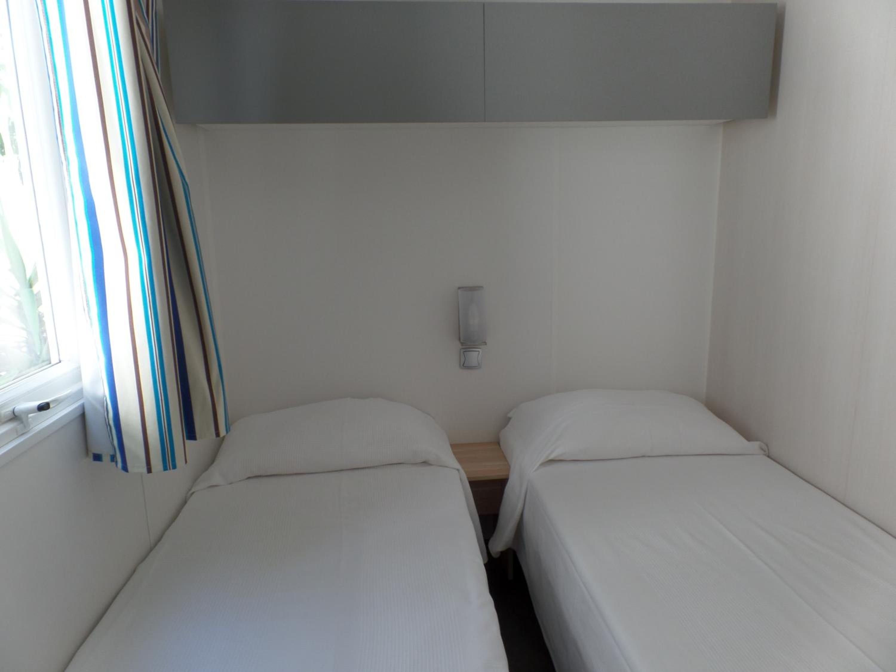 Mobile Home (6 Adults) photo 3