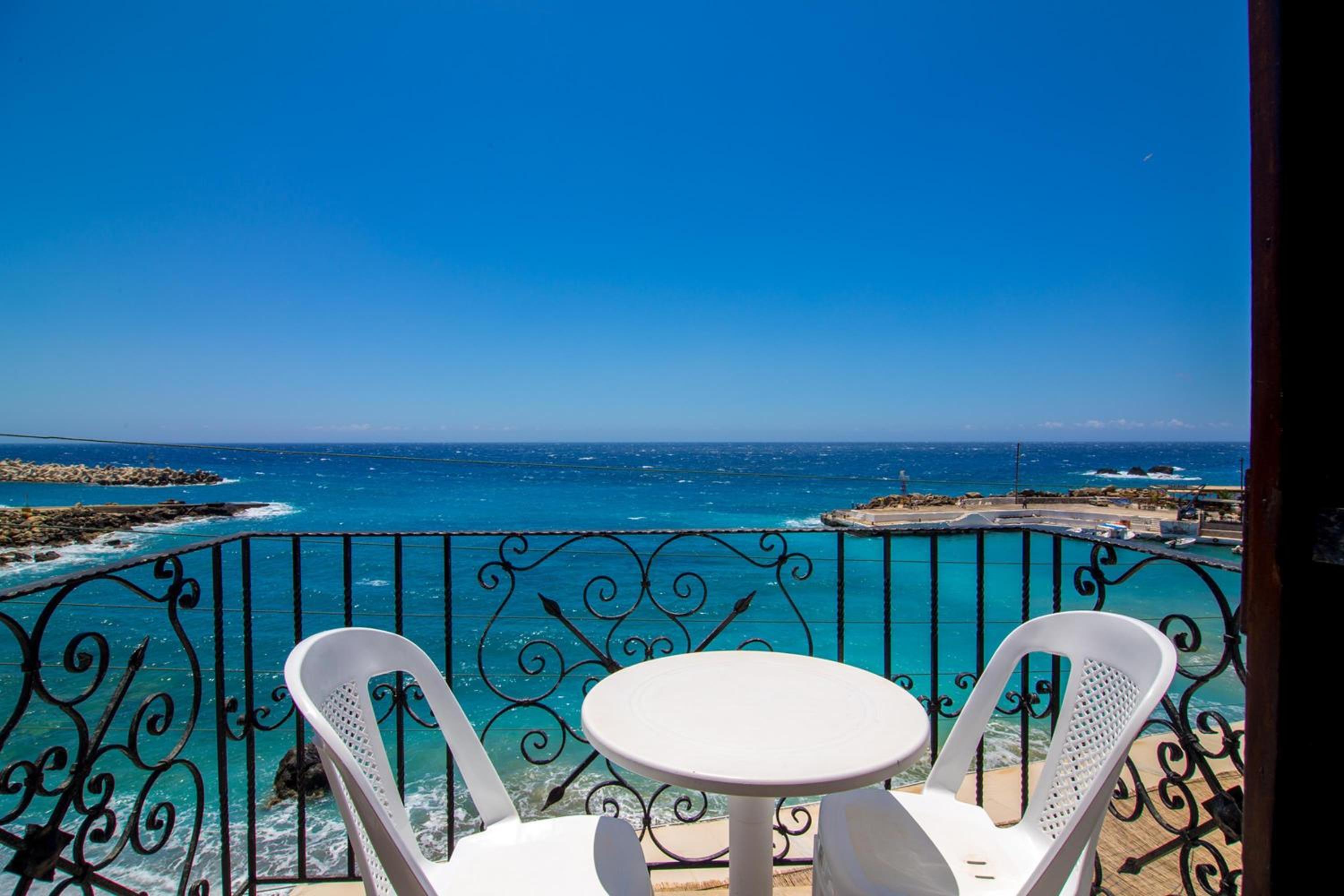 Double or Twin Room with Sea View - Photo 6