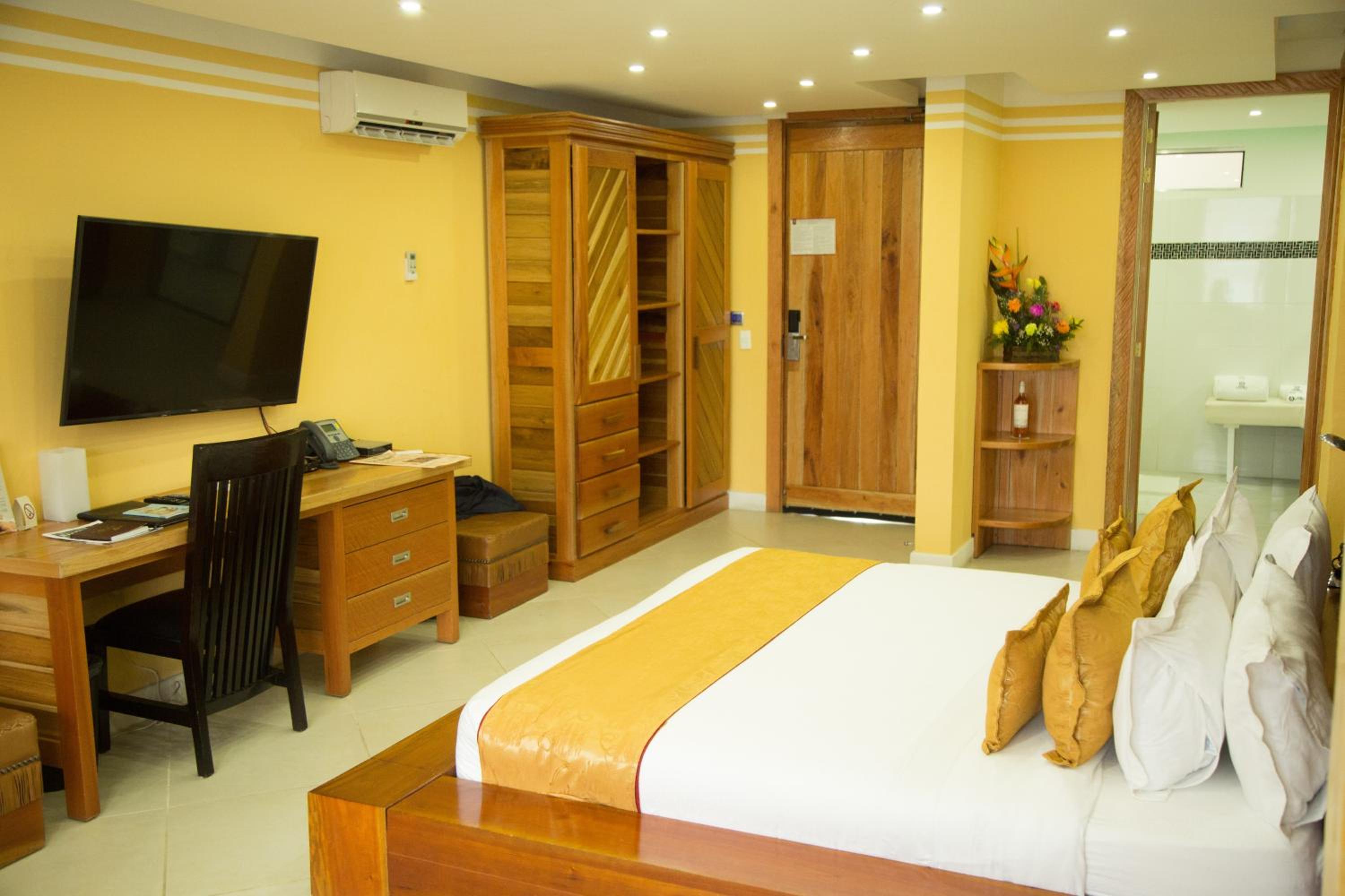 Double Room with Spa Bath photo 1