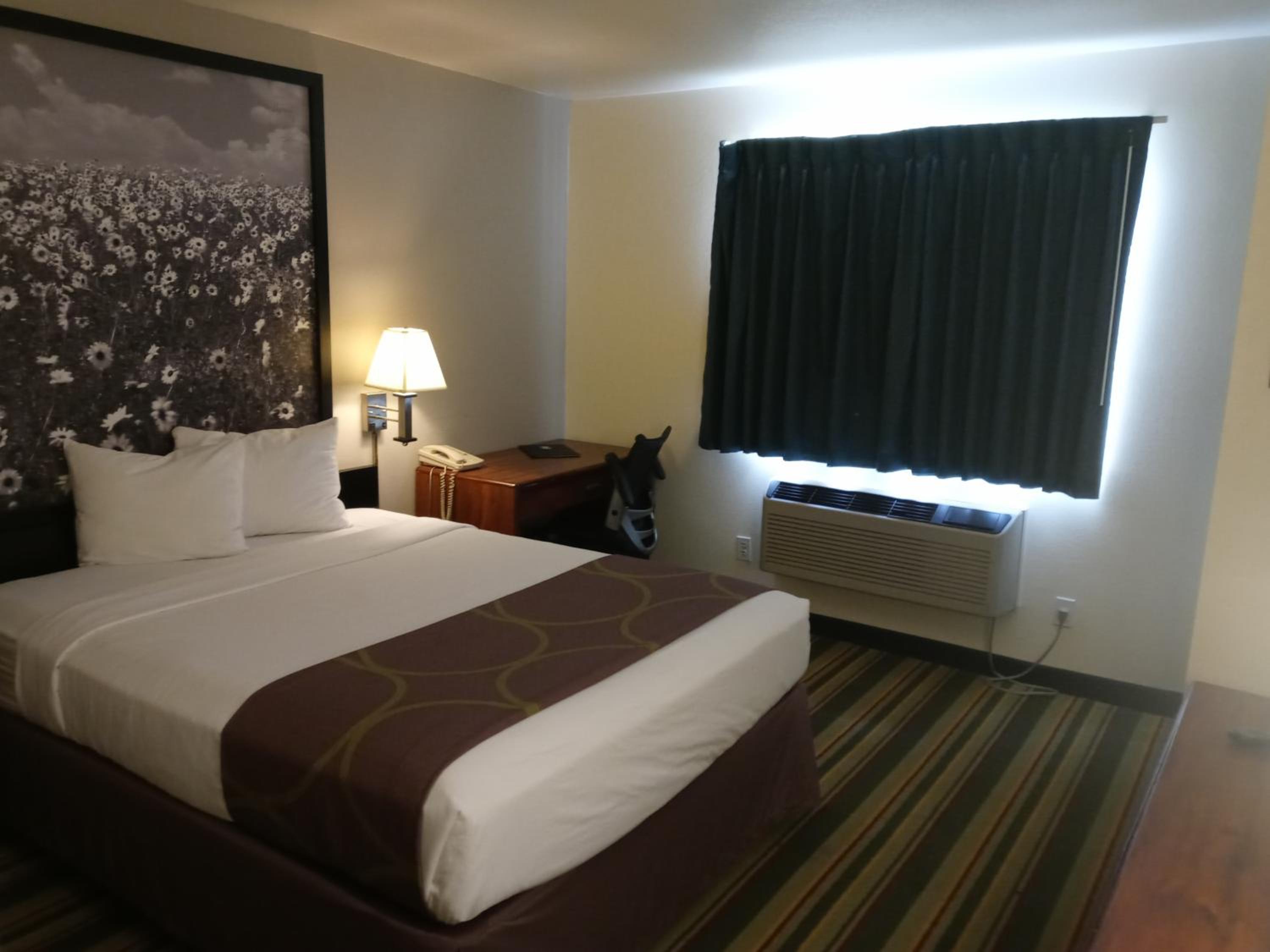 Queen Room - Mobility Access/Non-Smoking - Photo 7