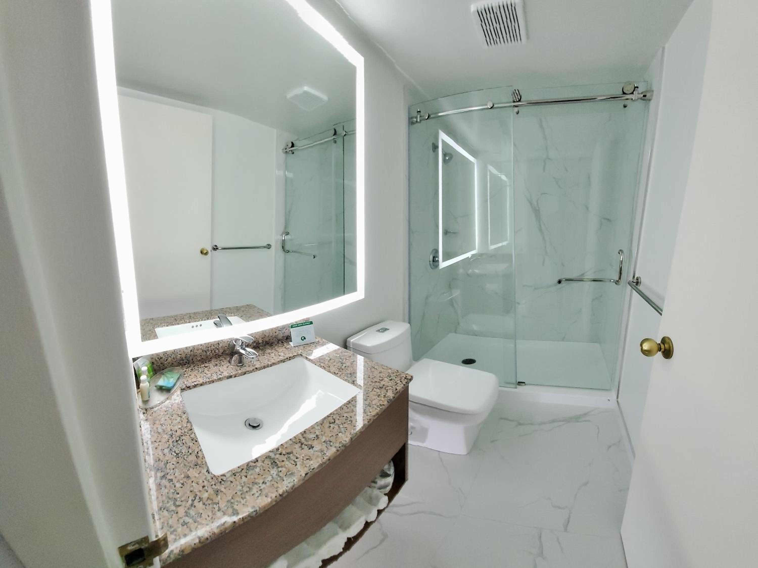 One-Bedroom King Suite - First Floor/Non-Smoking - Photo 5