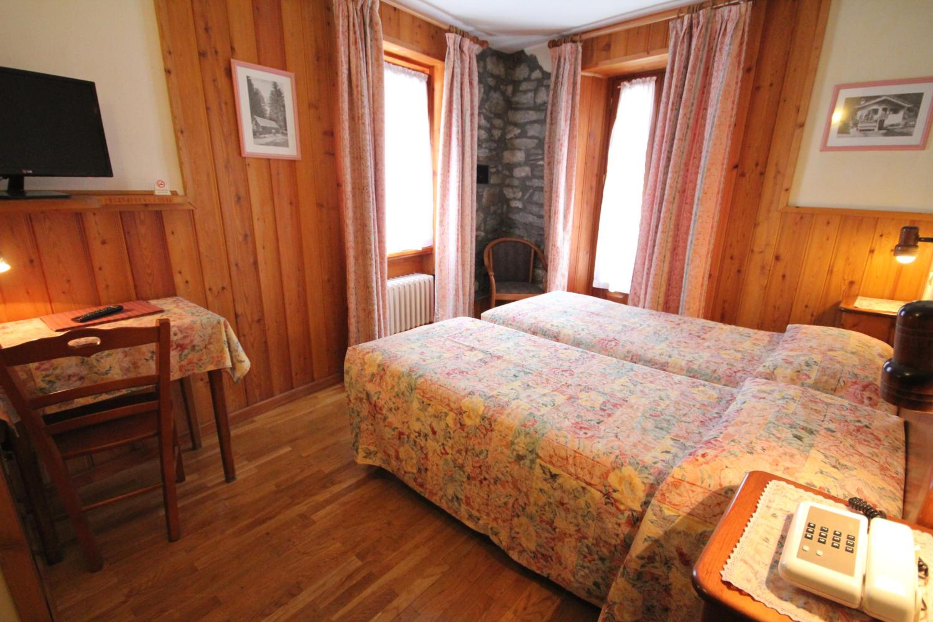 Standard Double or Twin Room photo 2