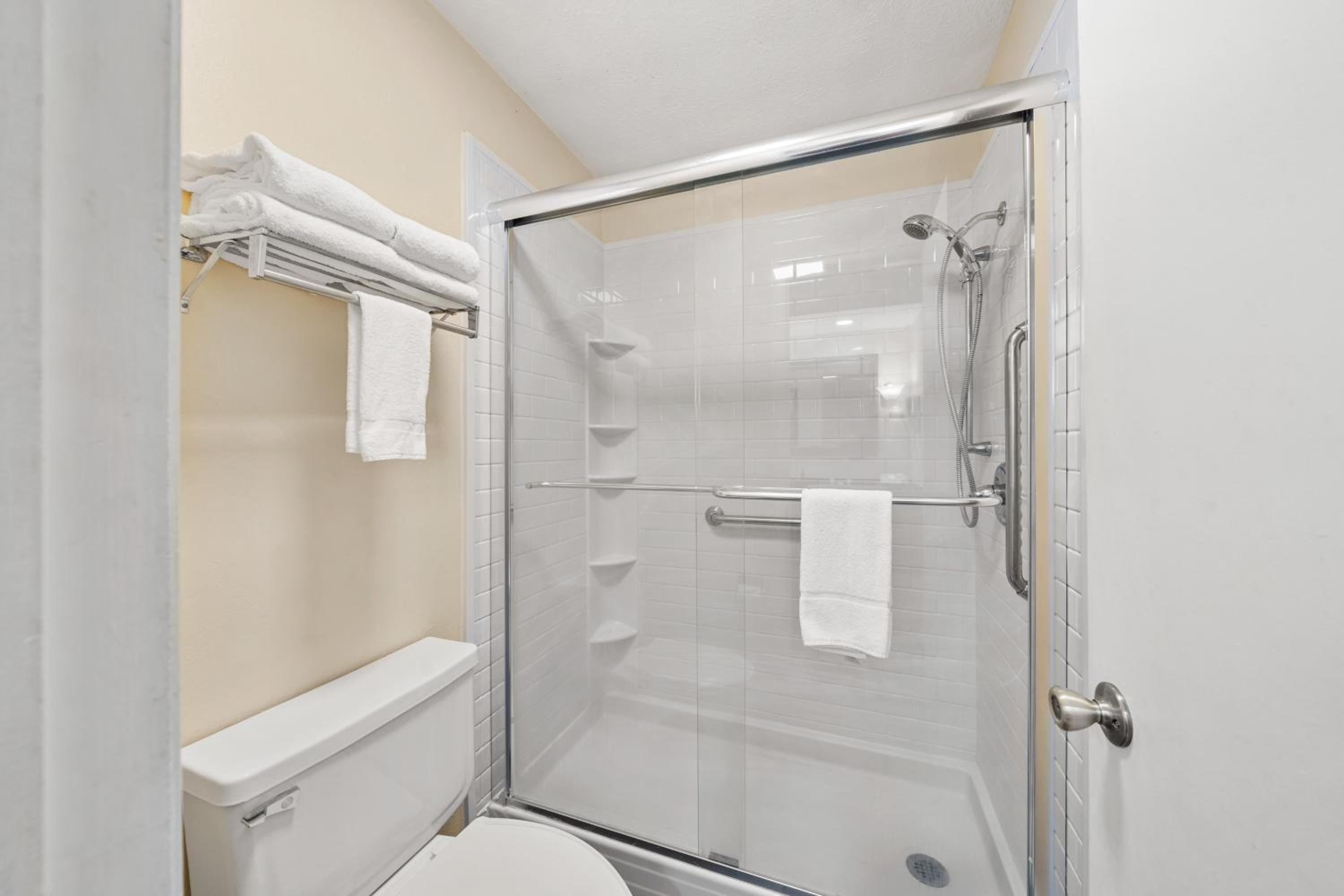 Double Room Creekside - Non-Smoking photo 3