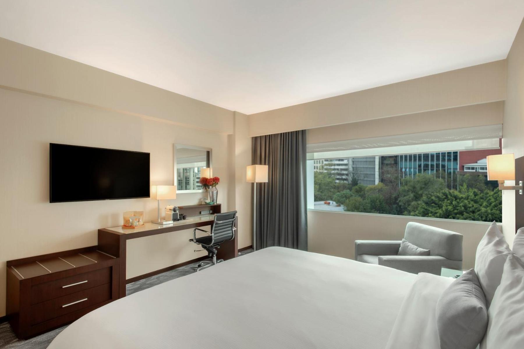Standard King Room - Photo 2