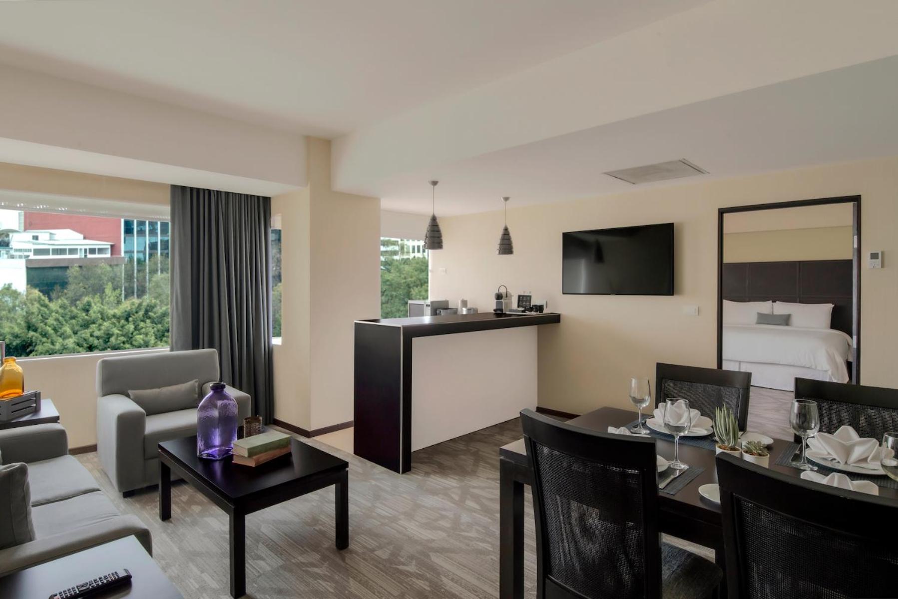 Suite - Photo 1