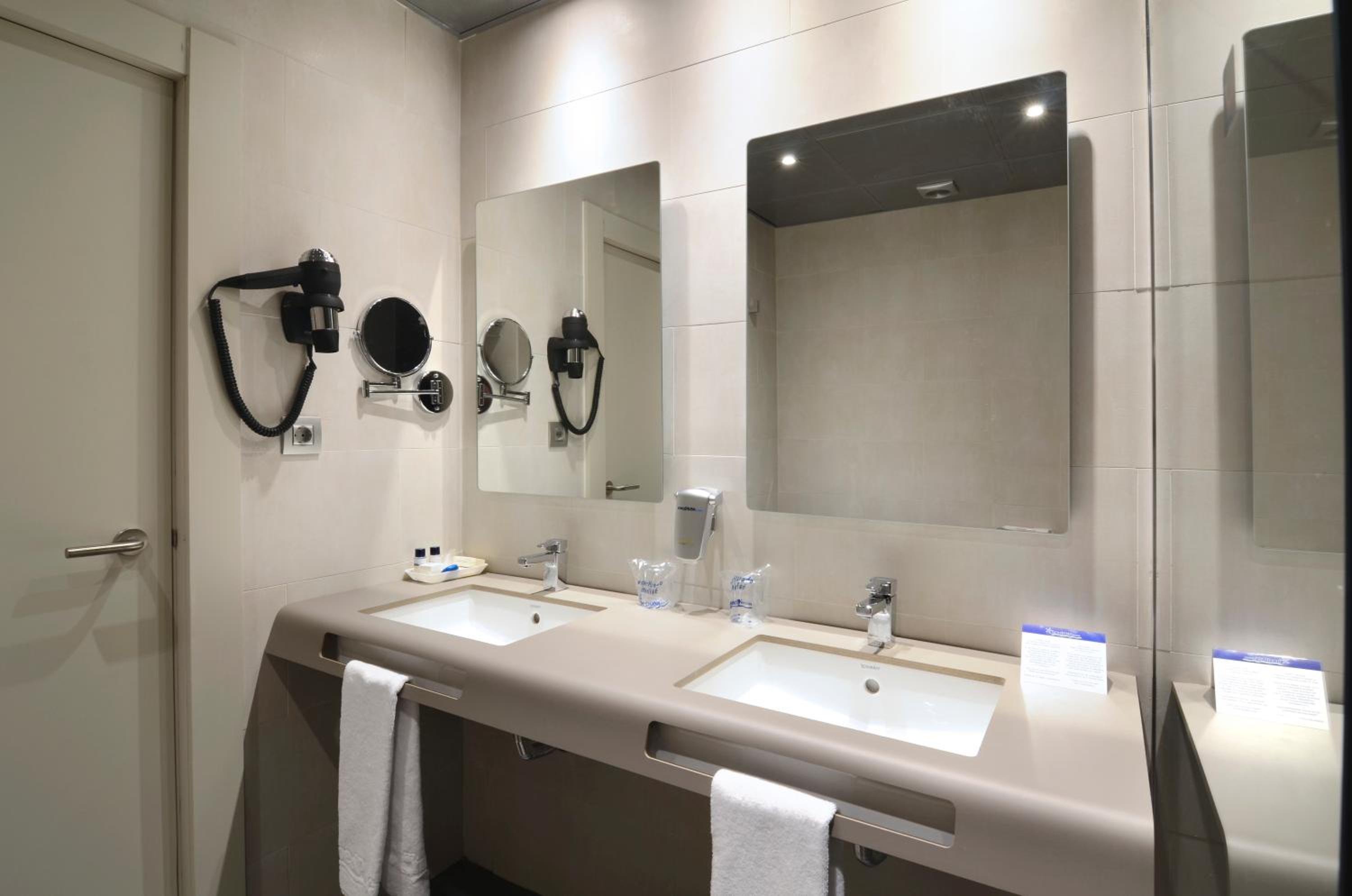Double or Twin Room photo 2