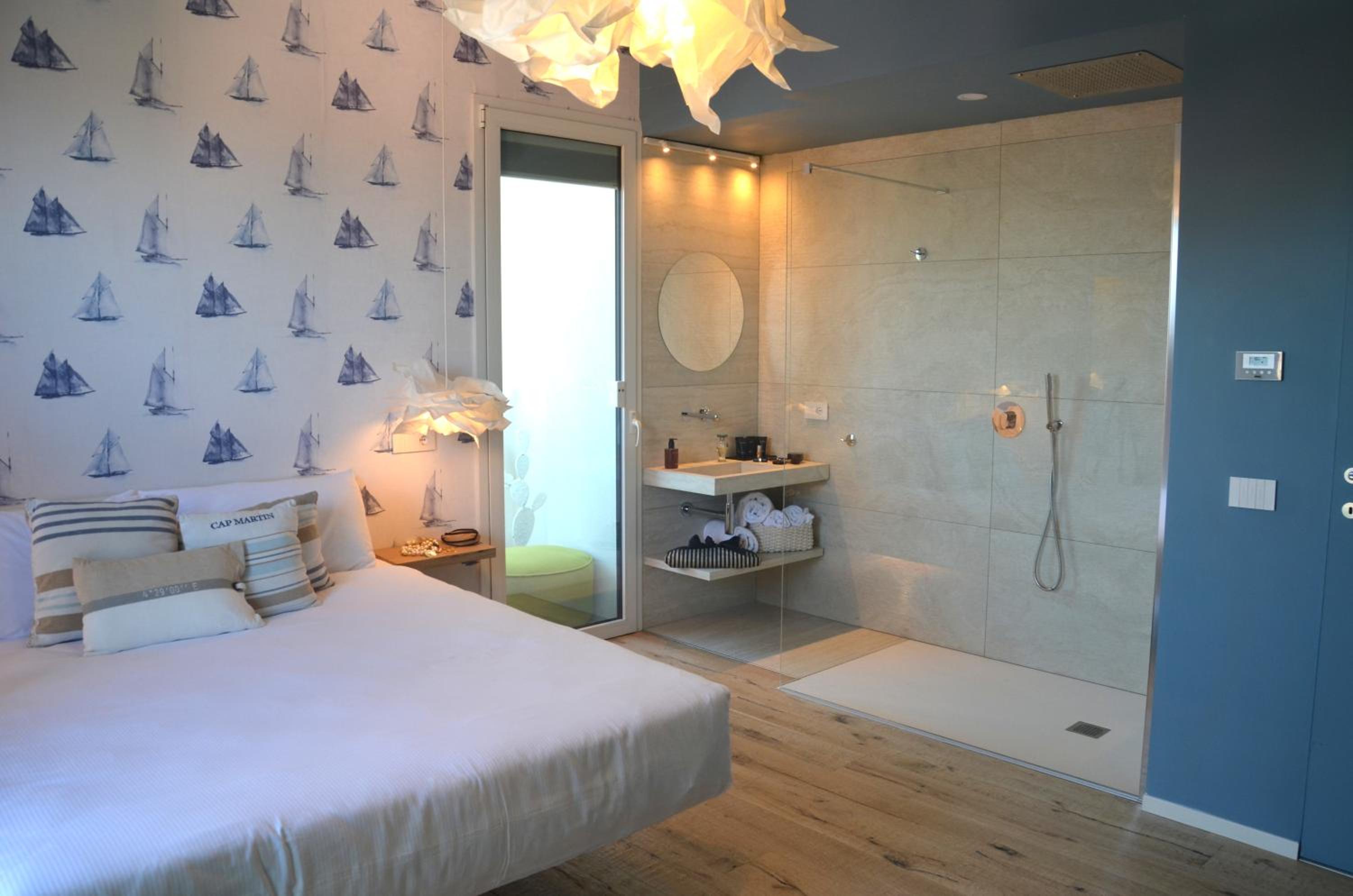 Double Room with Lake View - Photo 7