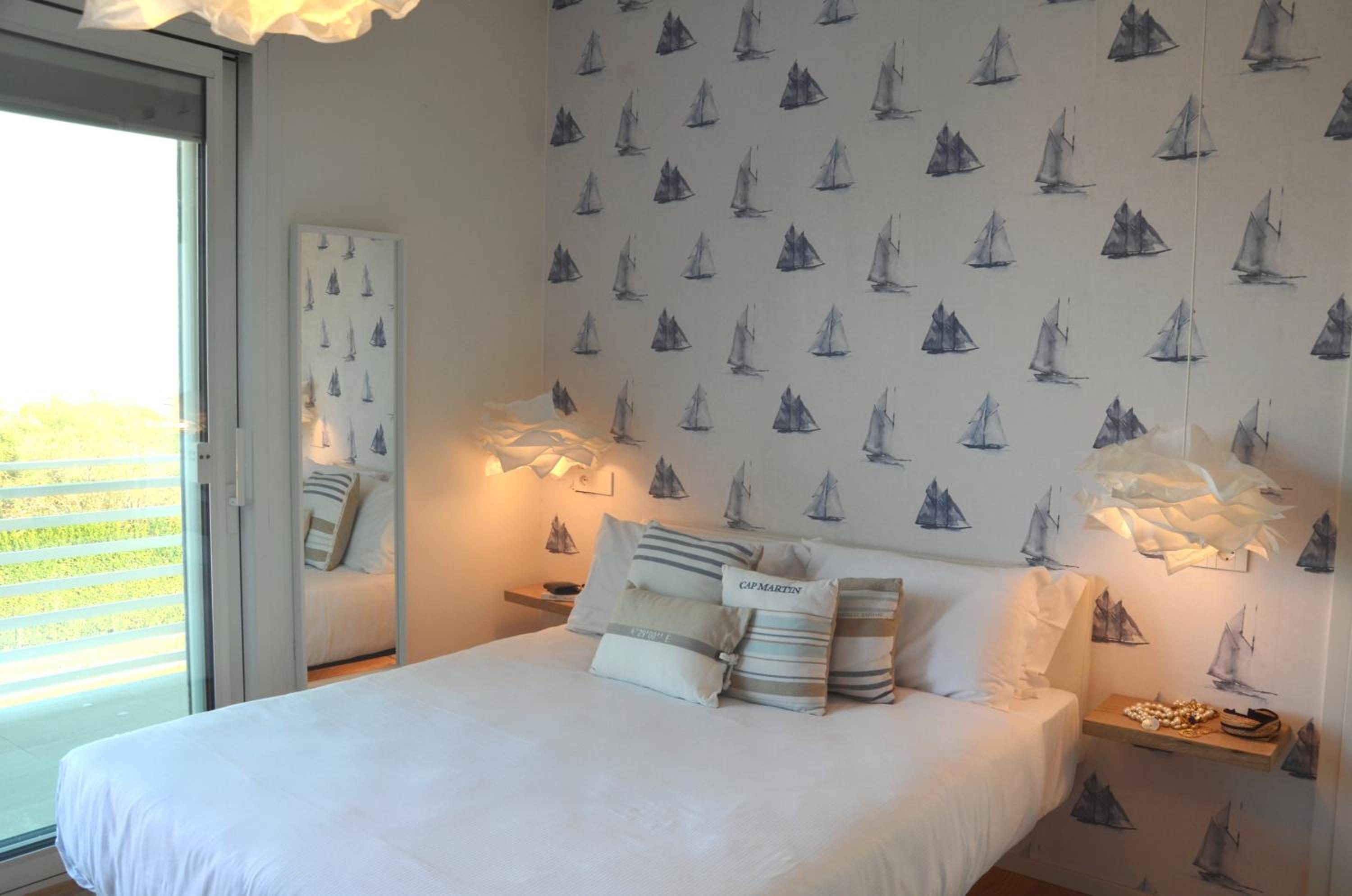Double Room with Lake View - Photo 2