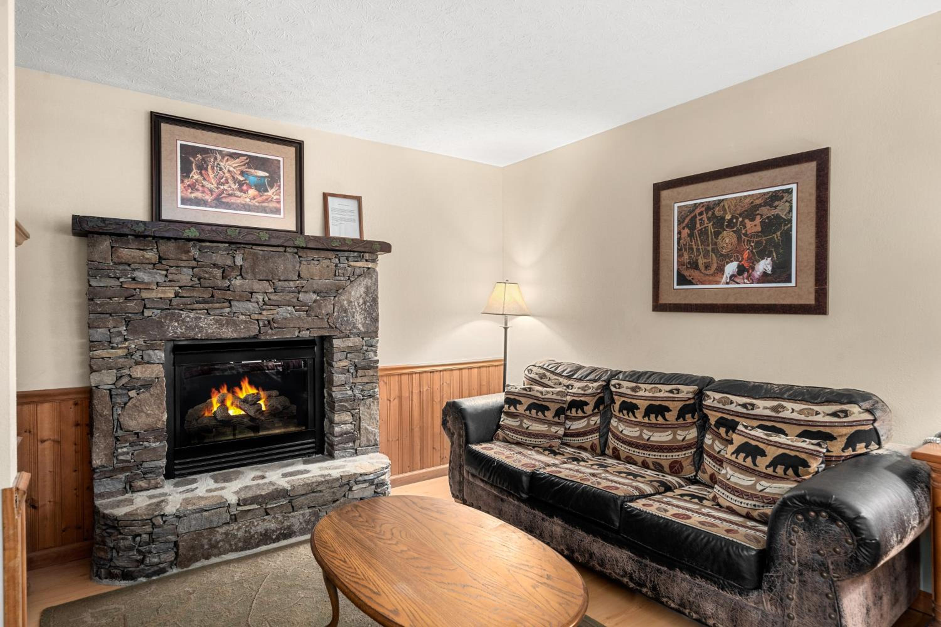 Deluxe King Suite photo 2