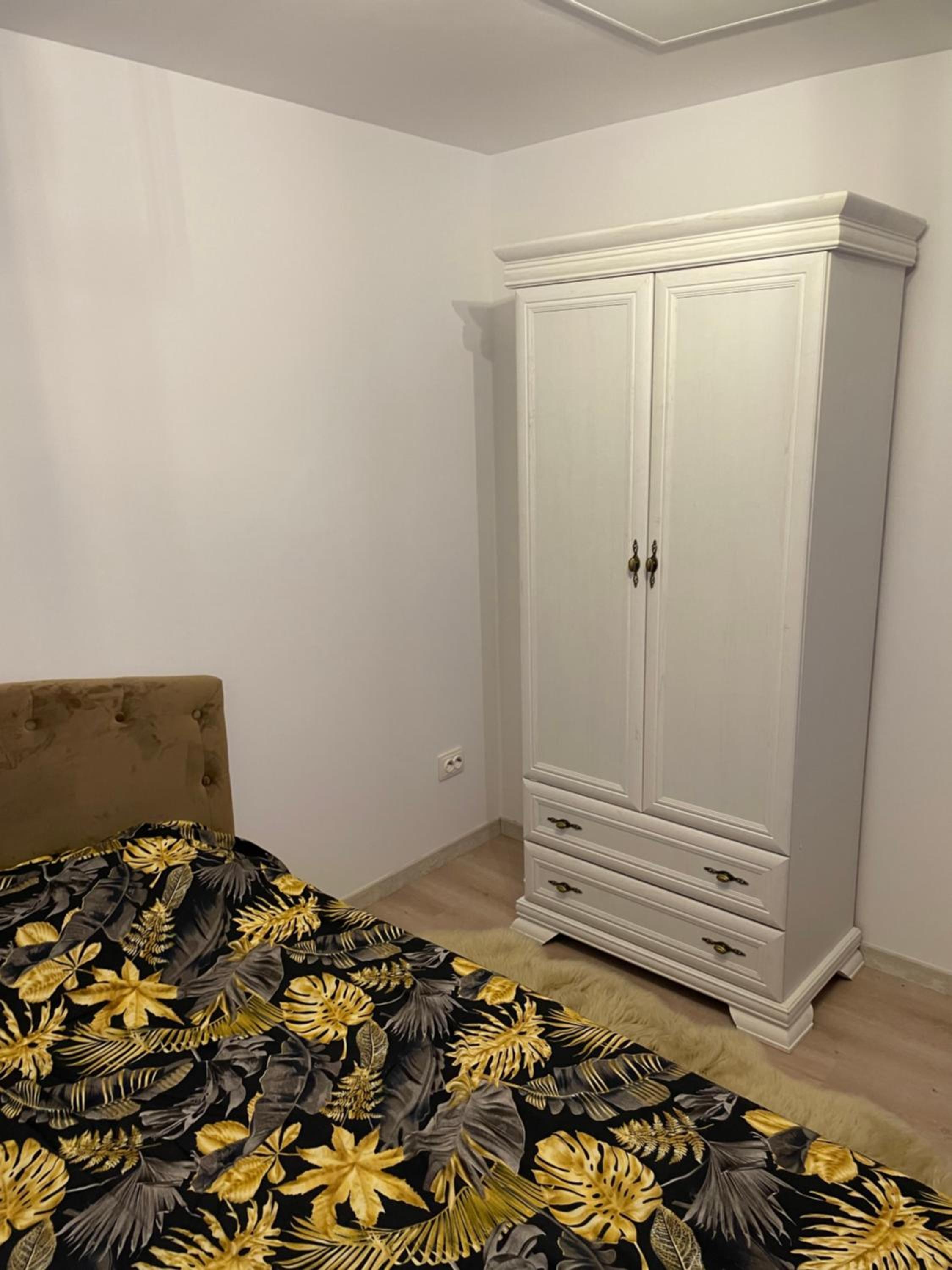 One-Bedroom House - Photo 2