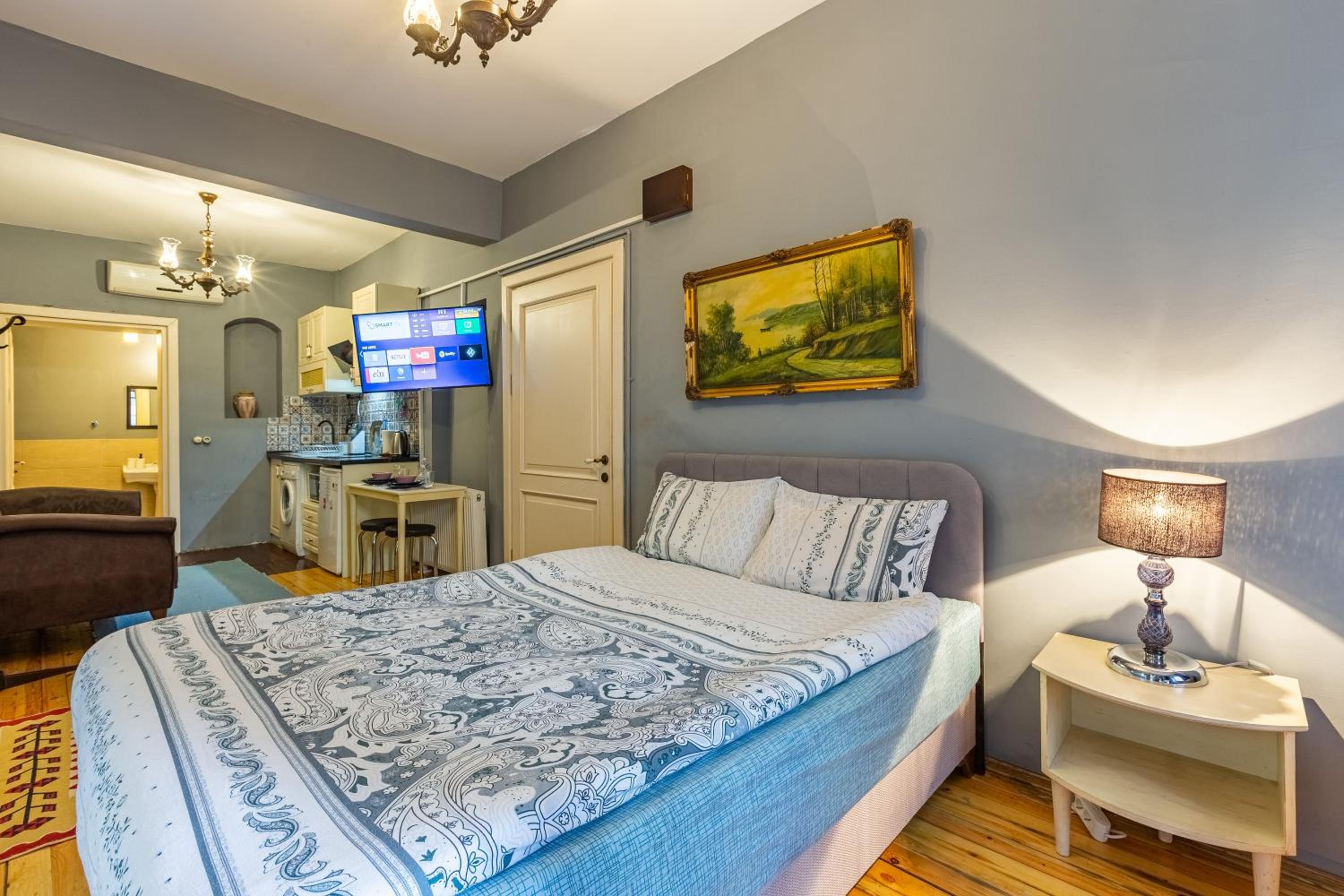 Studio Apartment photo 3