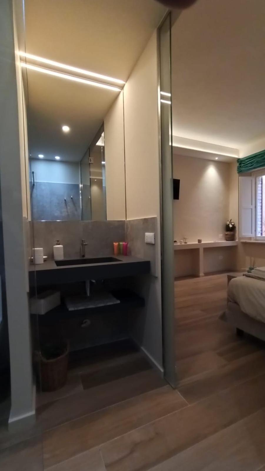 Deluxe Double Room with Shower photo 1