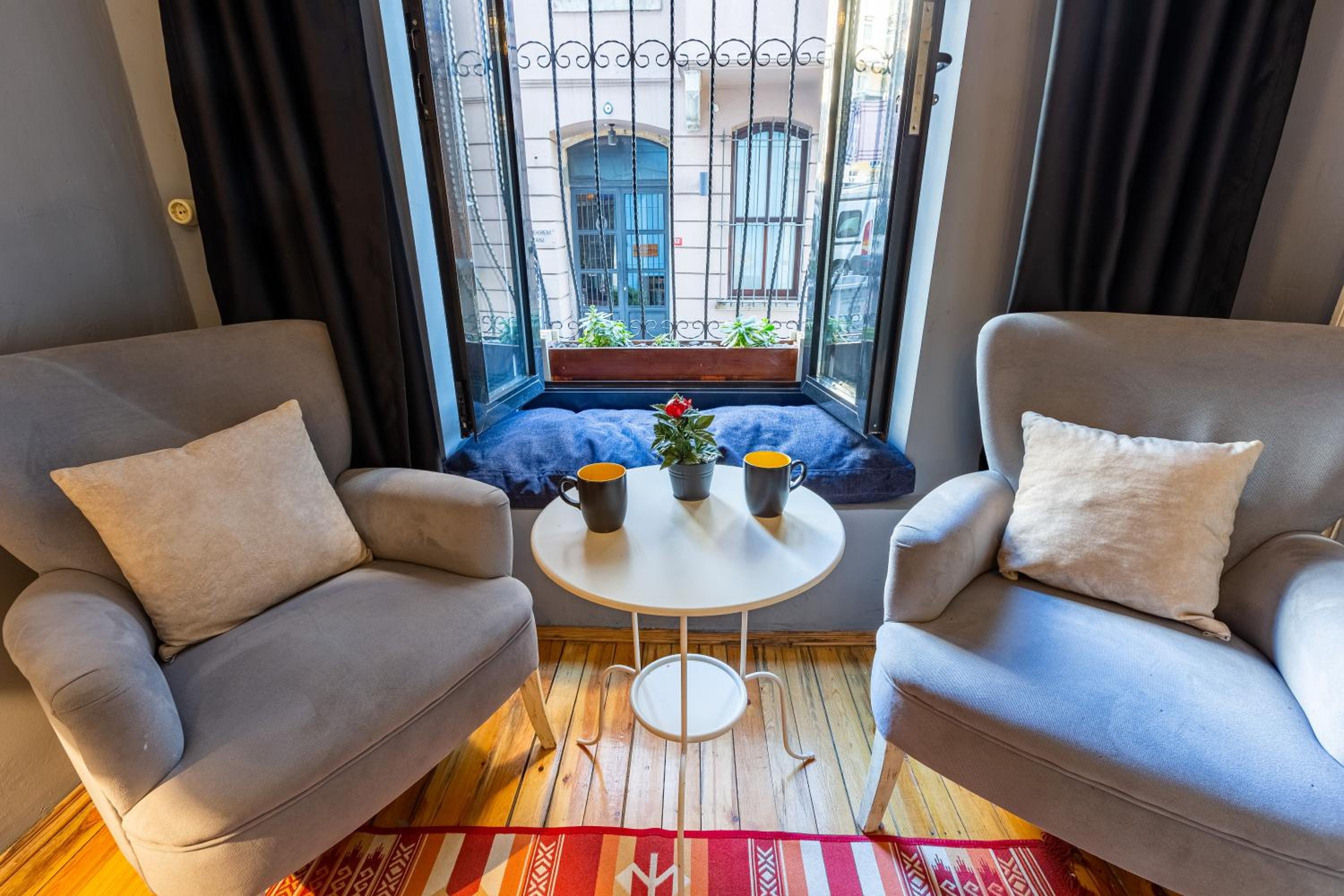 Studio Apartment photo 1