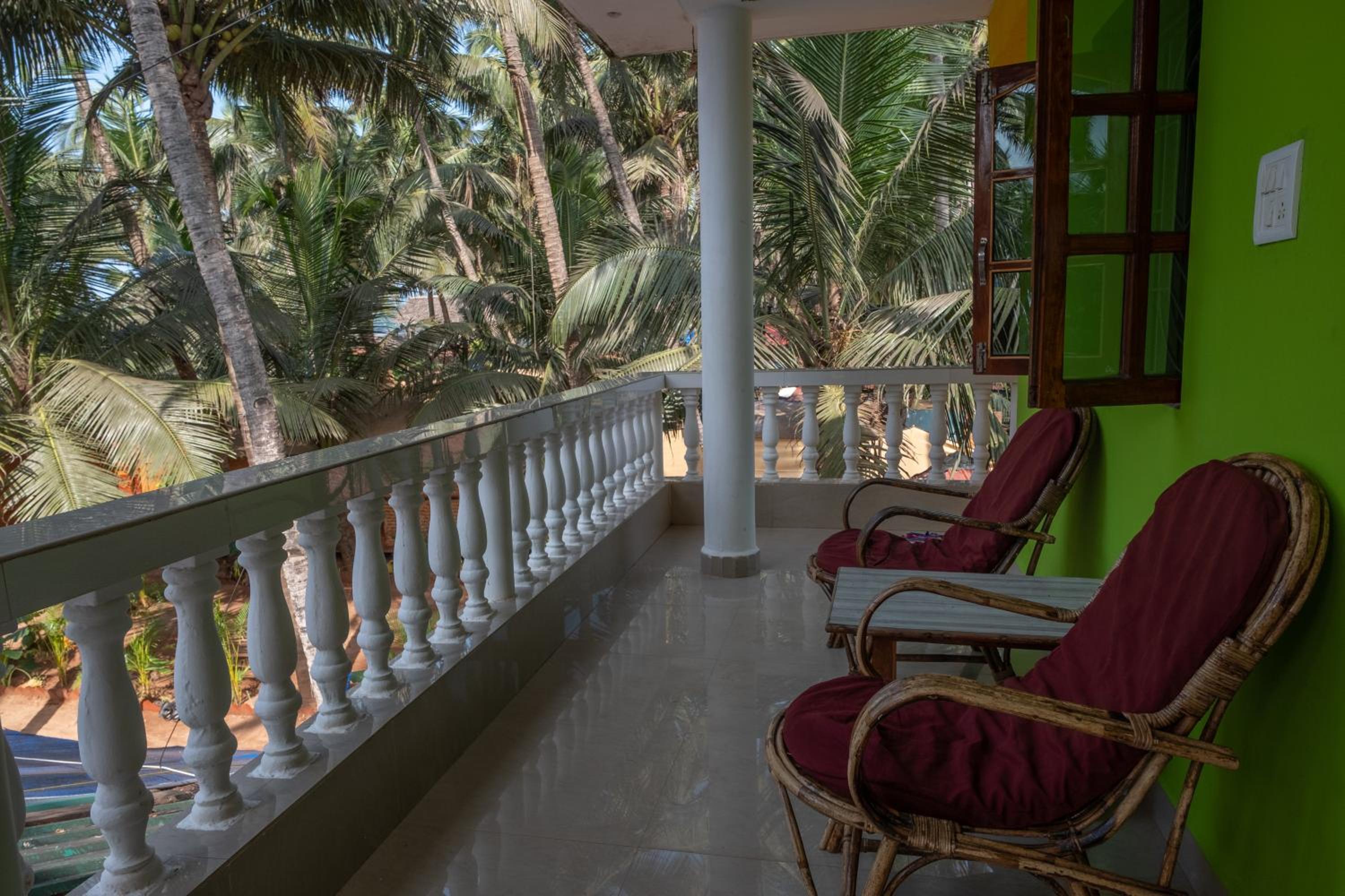 Double Room with Balcony (2 Adults + 1 Child) photo 3