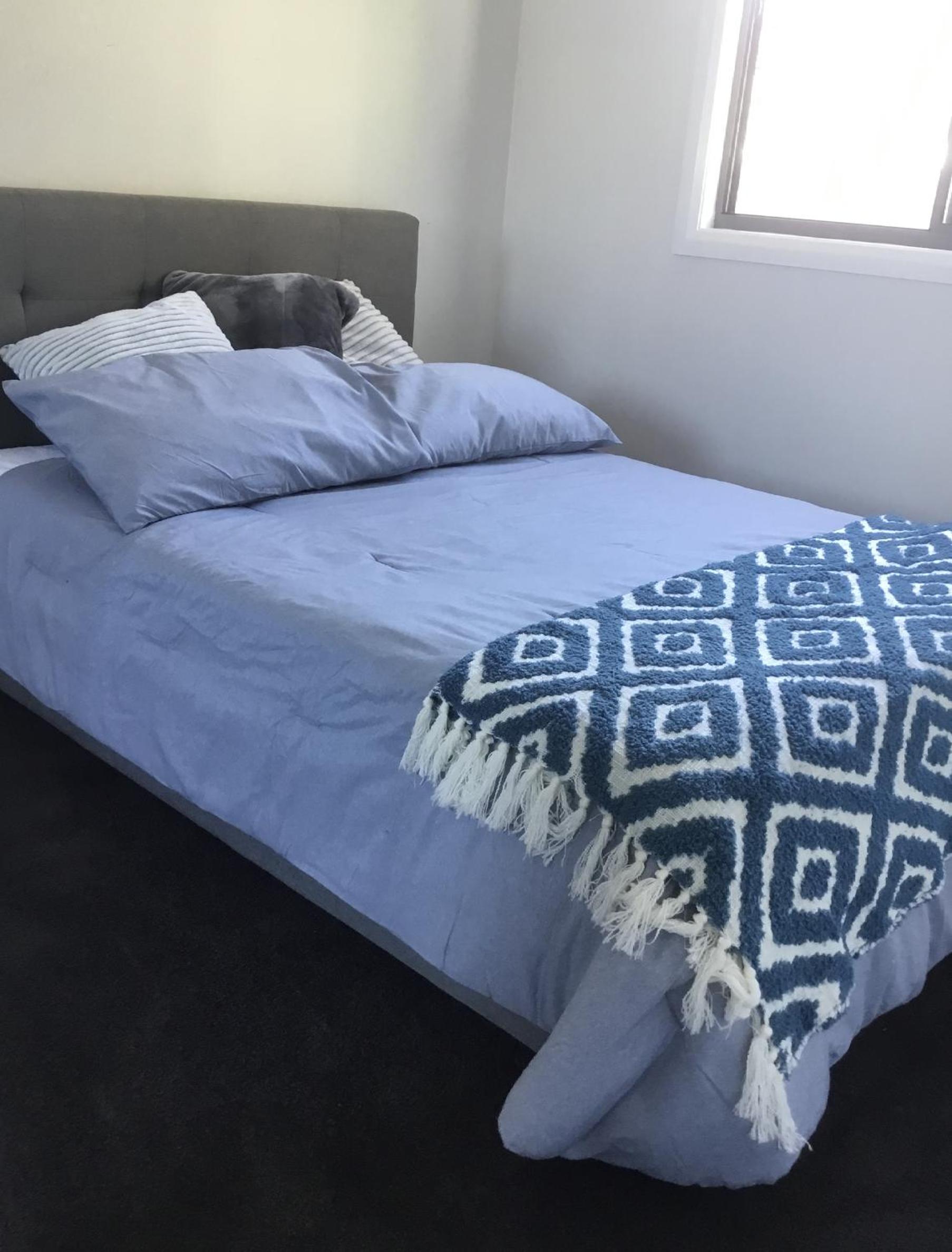 Five-Bedroom House photo 1