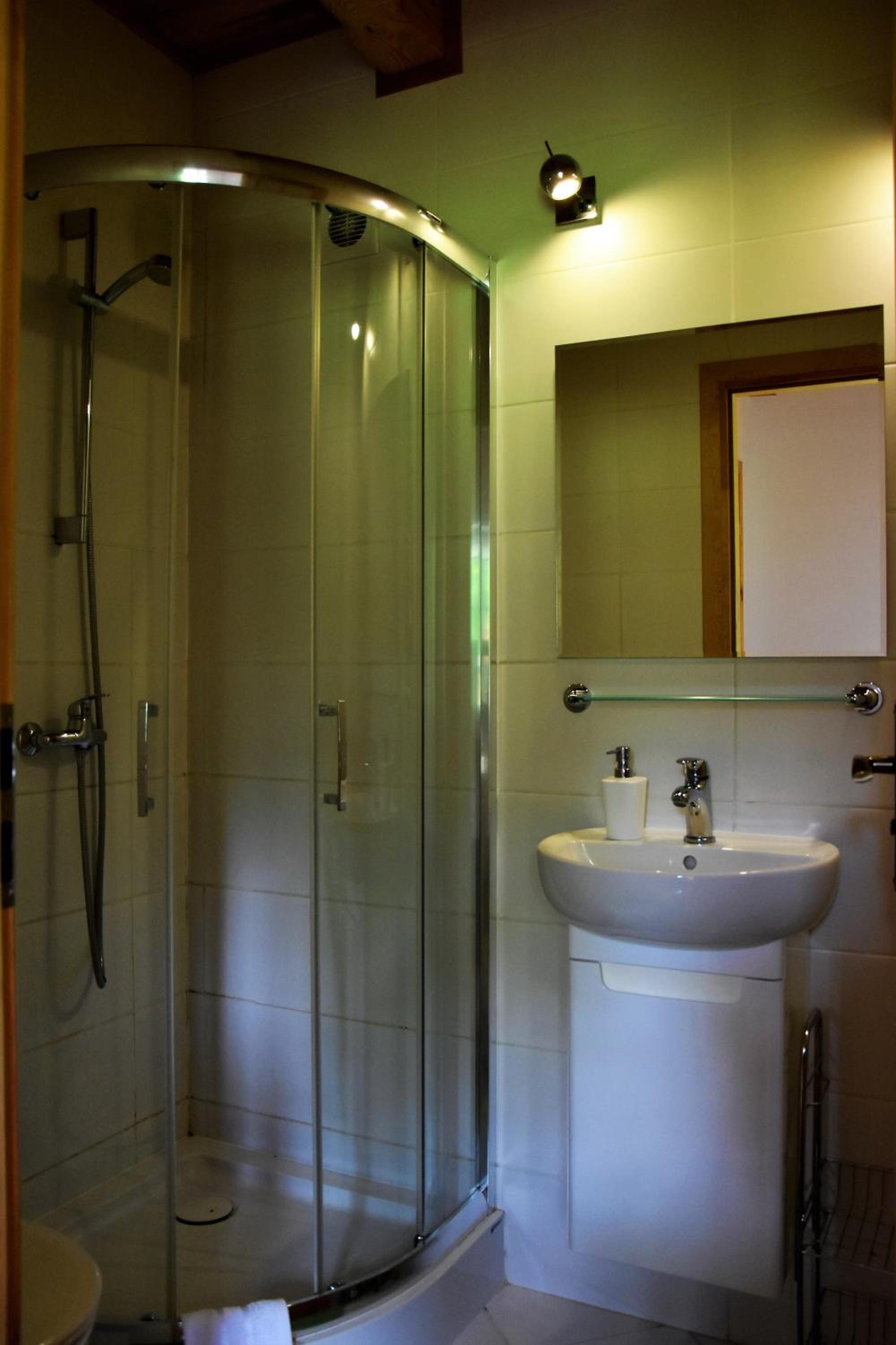 Double or Twin Room - Photo 4