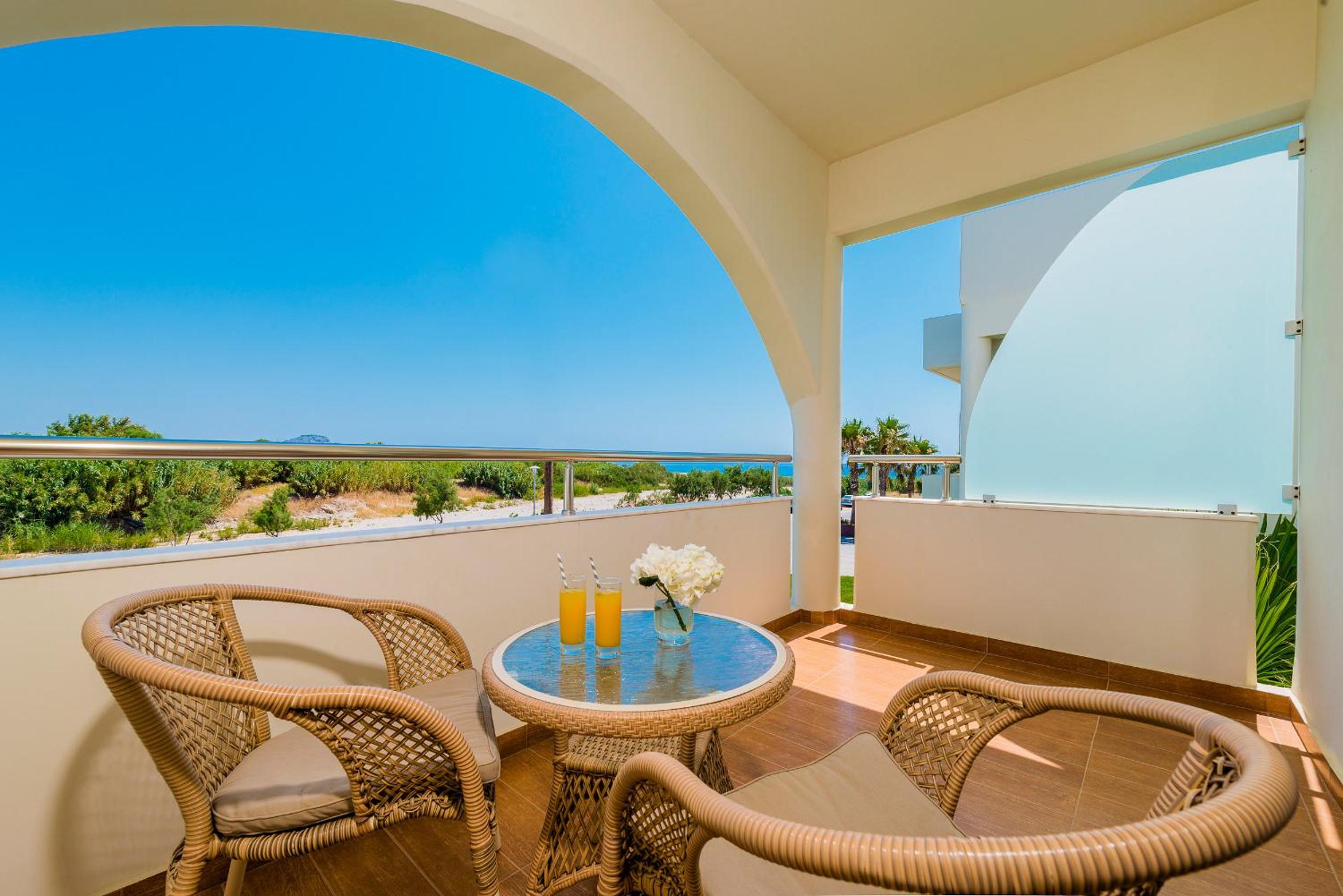 Family Suite with Side Sea View - Photo 4