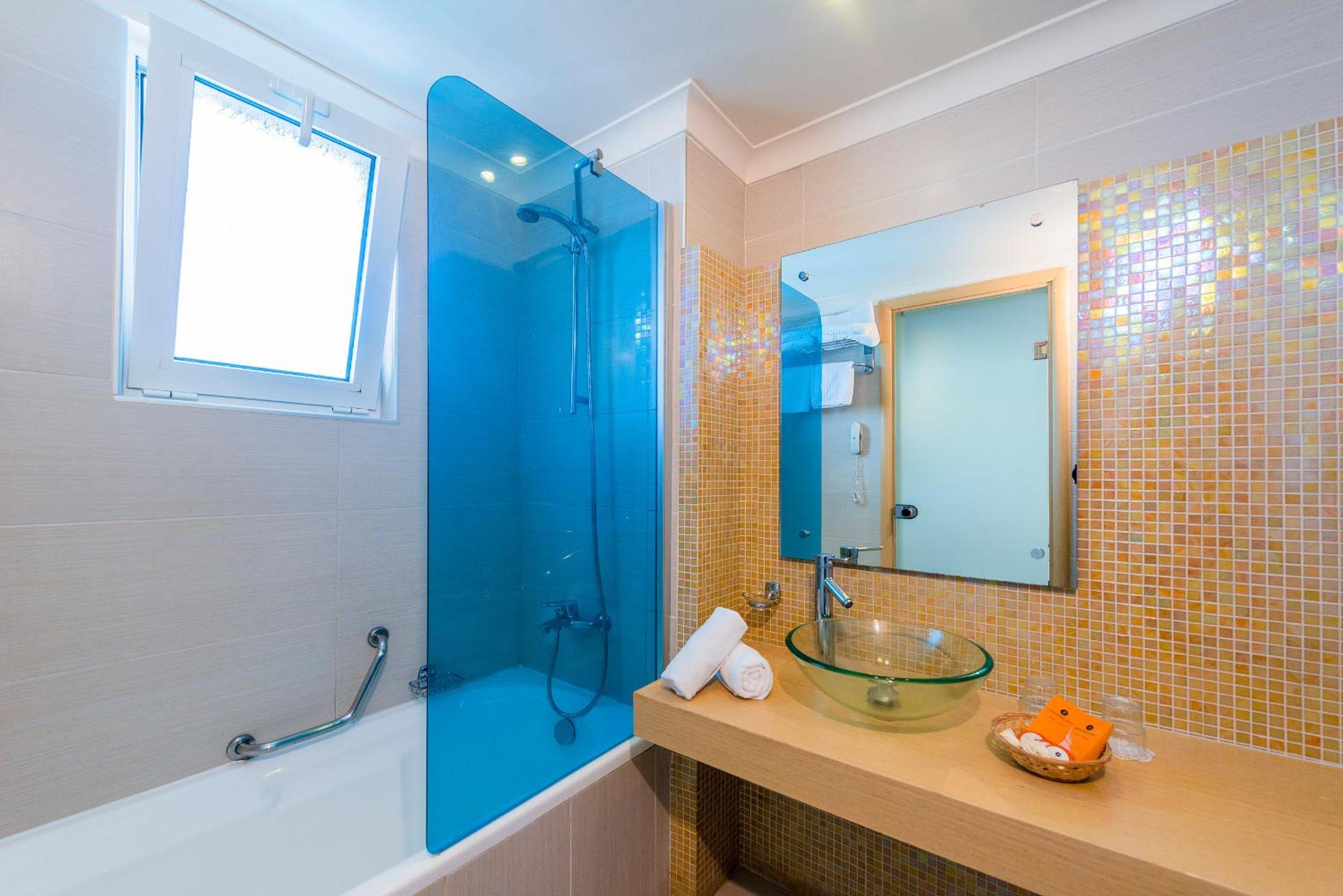 One-Bedroom Suite (2 Adults) - Photo 3