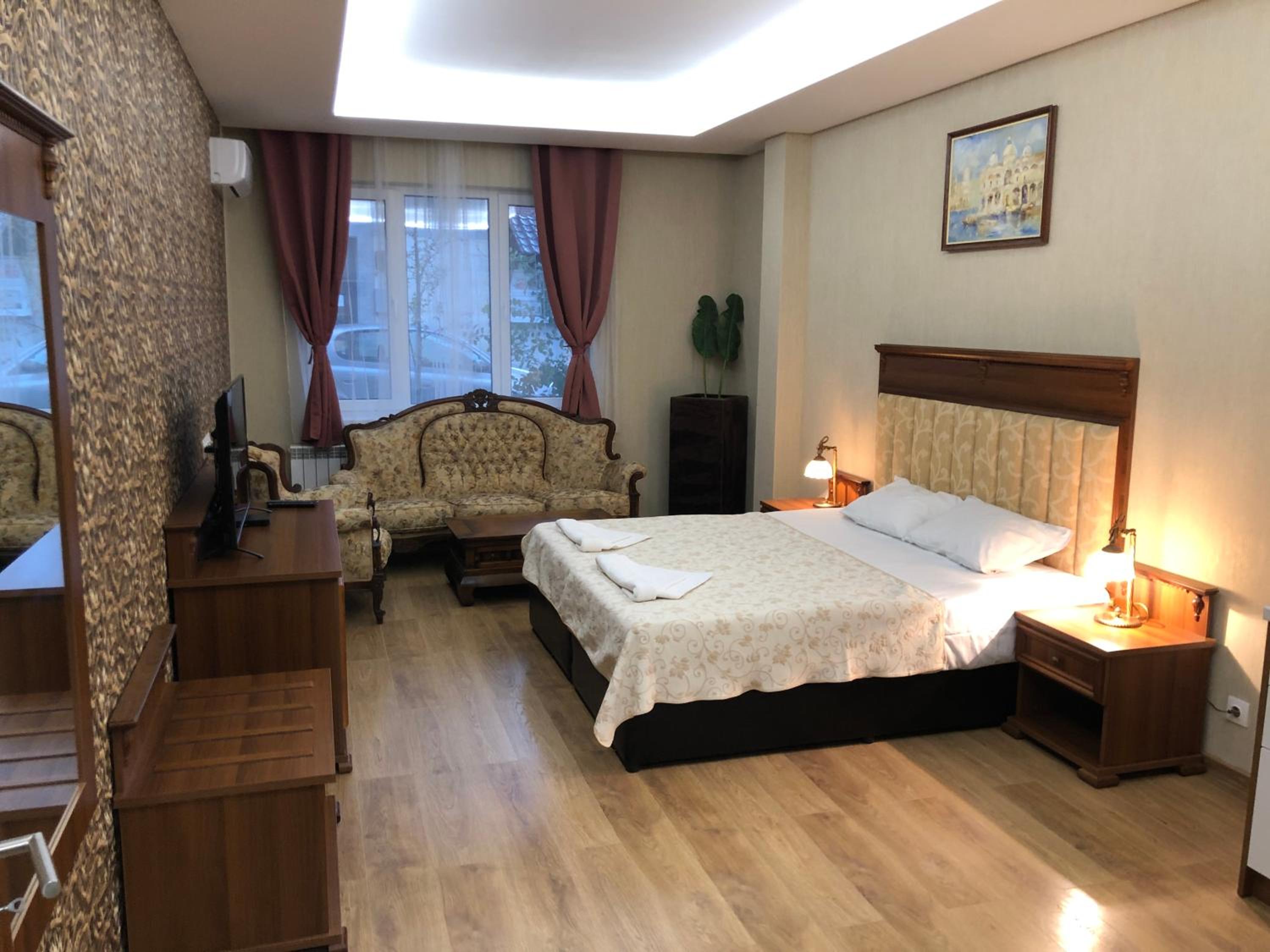 Deluxe King Studio