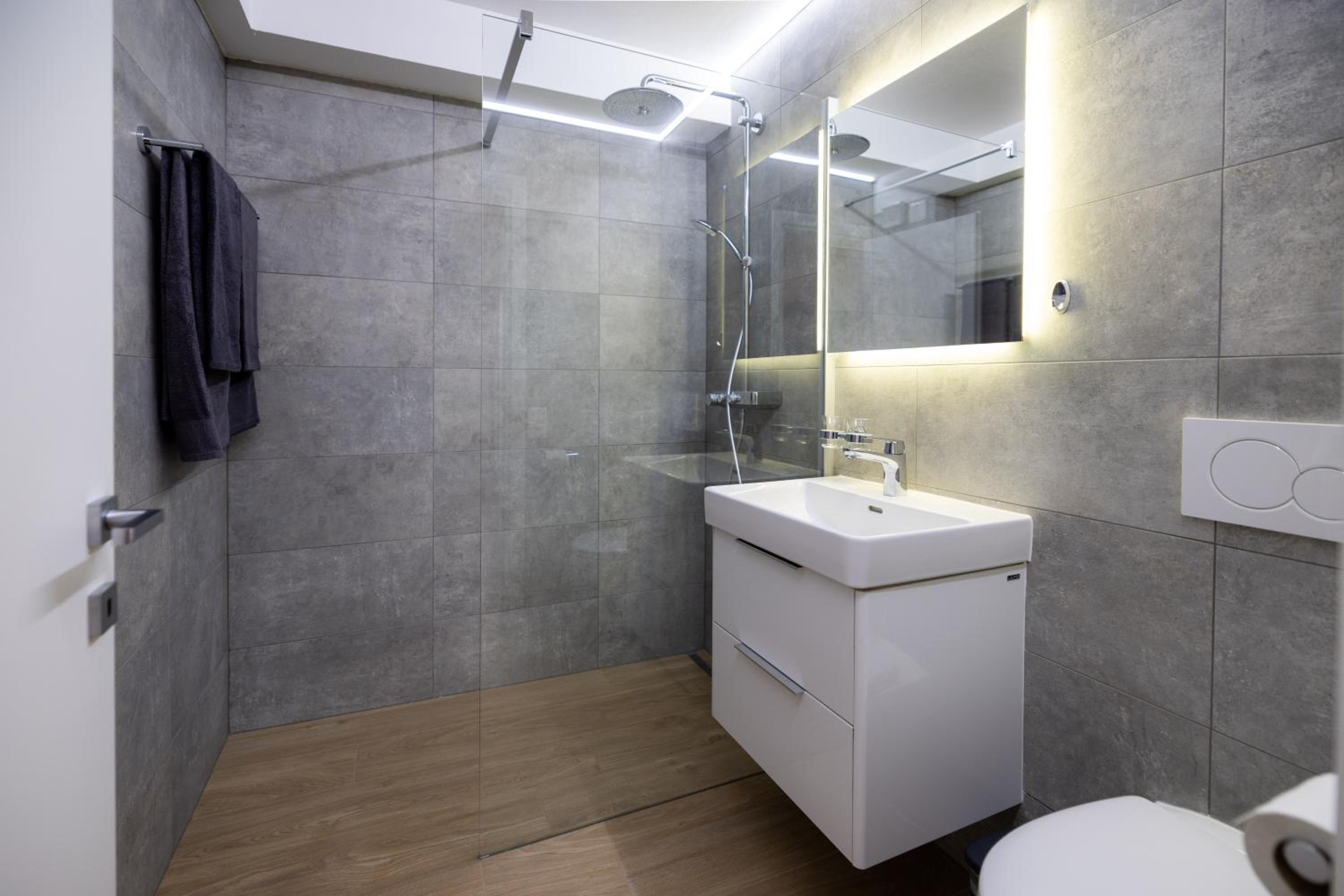 One-Bedroom Apartment - Photo 2