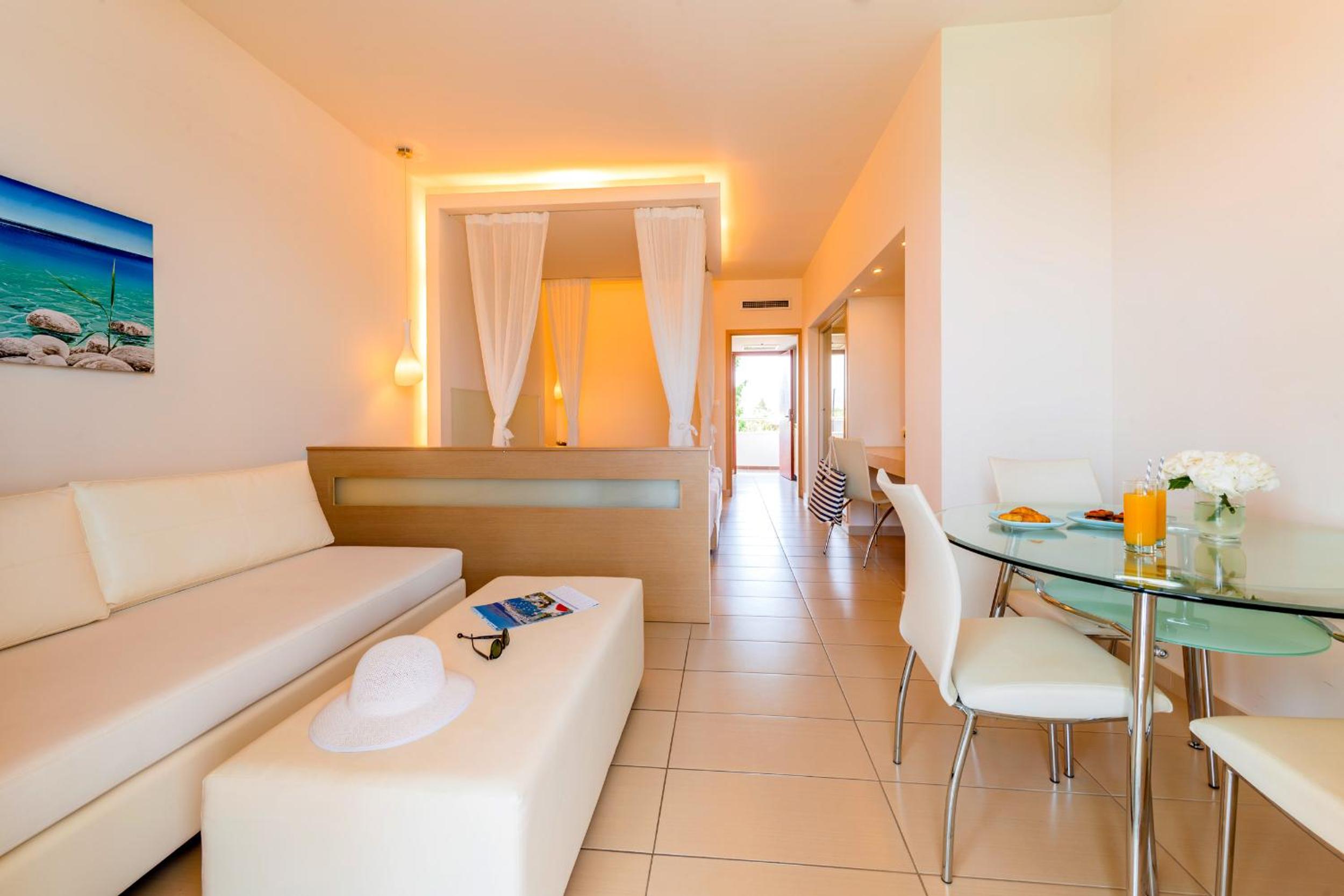 One-Bedroom Suite (2 Adults) - Photo 2