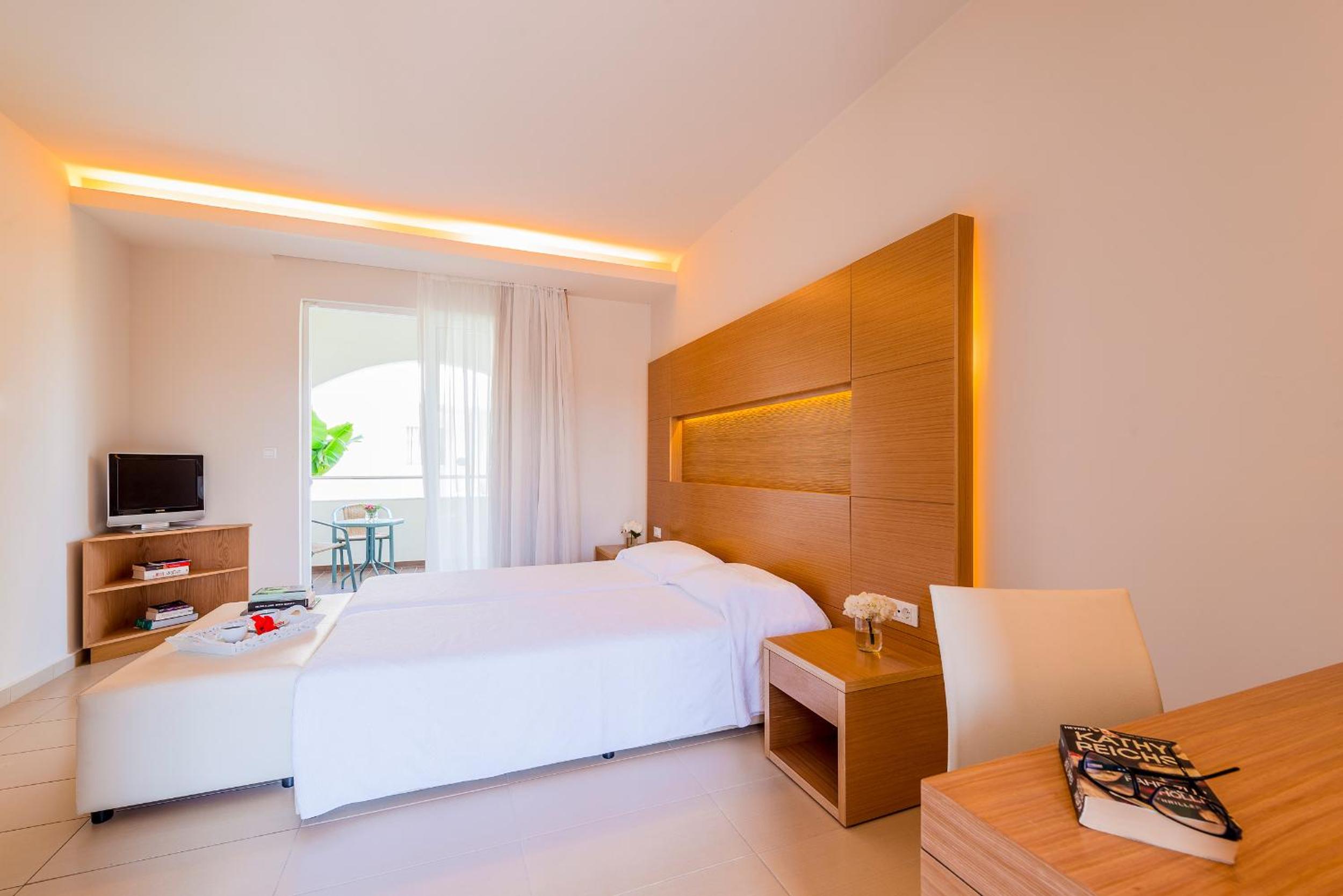Junior Suite (2 Adults) - Photo 1