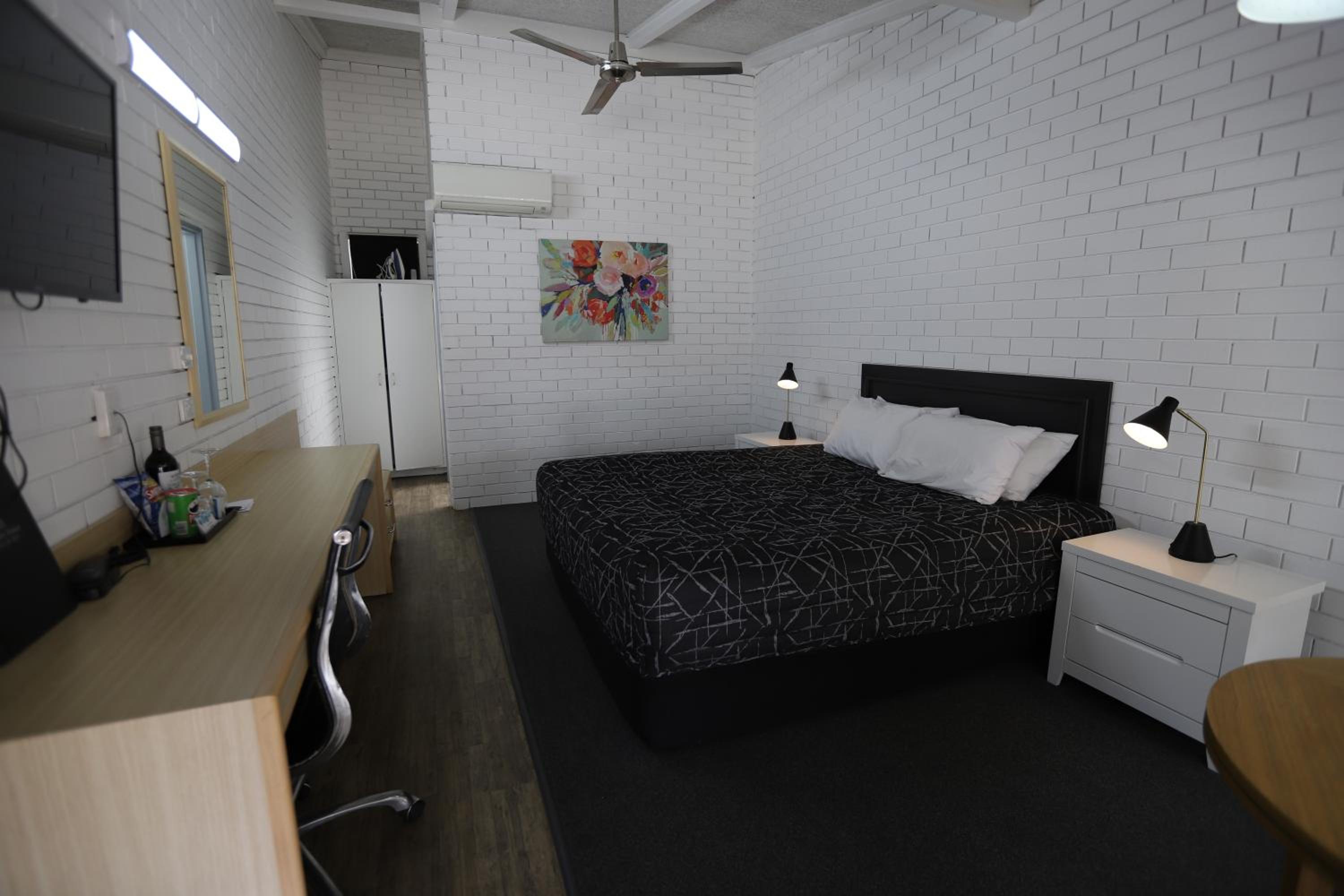 Standard Queen Room