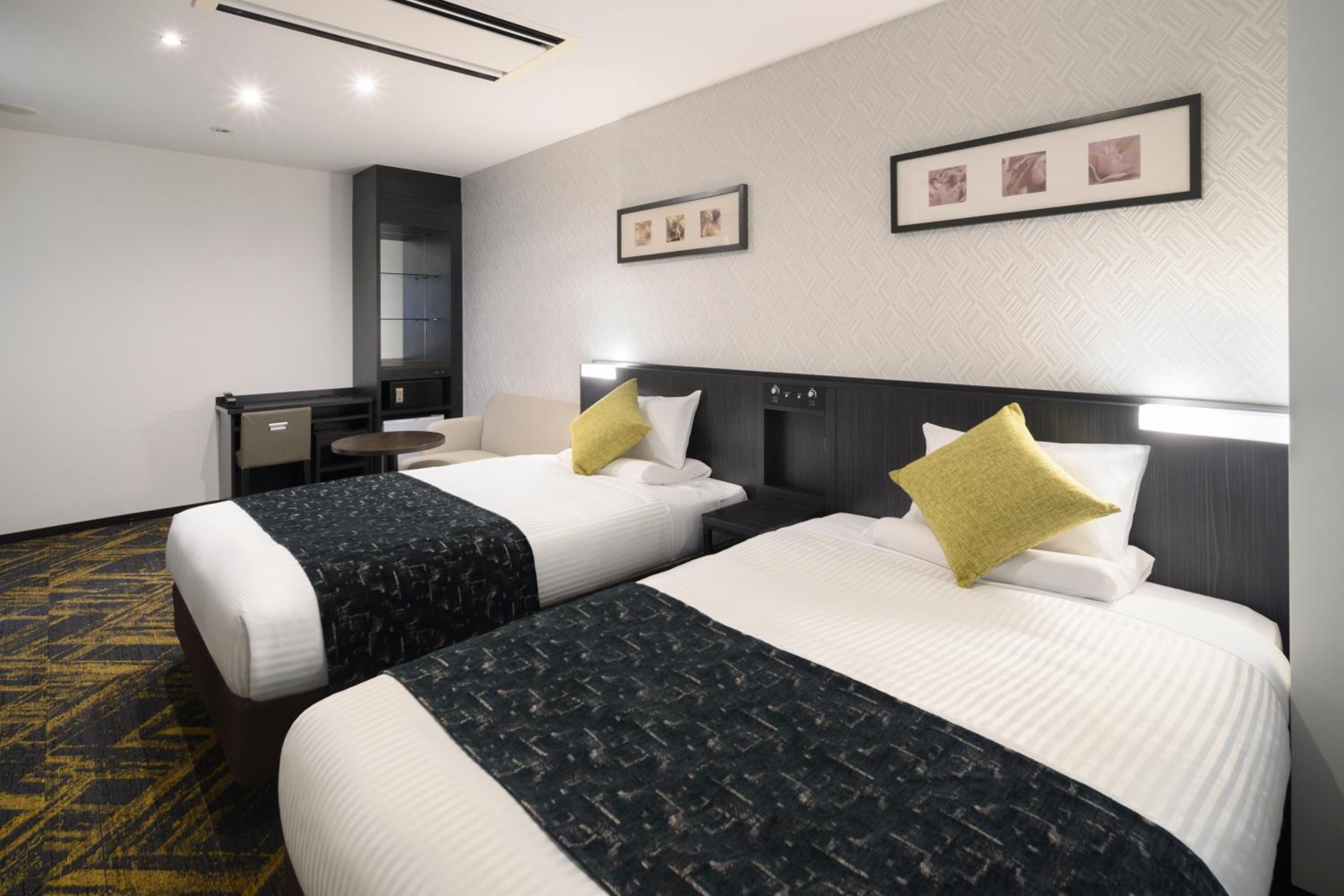 Deluxe Twin Room - Ground Floor - Eco Plan (No Daily Cleaning) - Non-Smoking photo 2