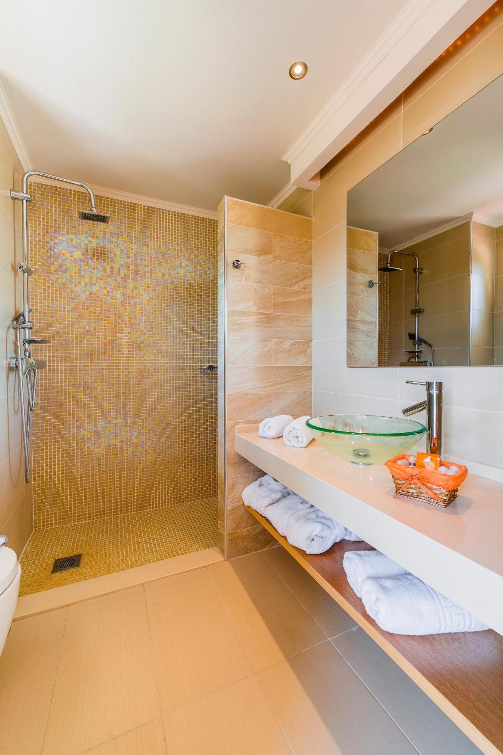 Junior Suite (2 Adults) - Photo 4