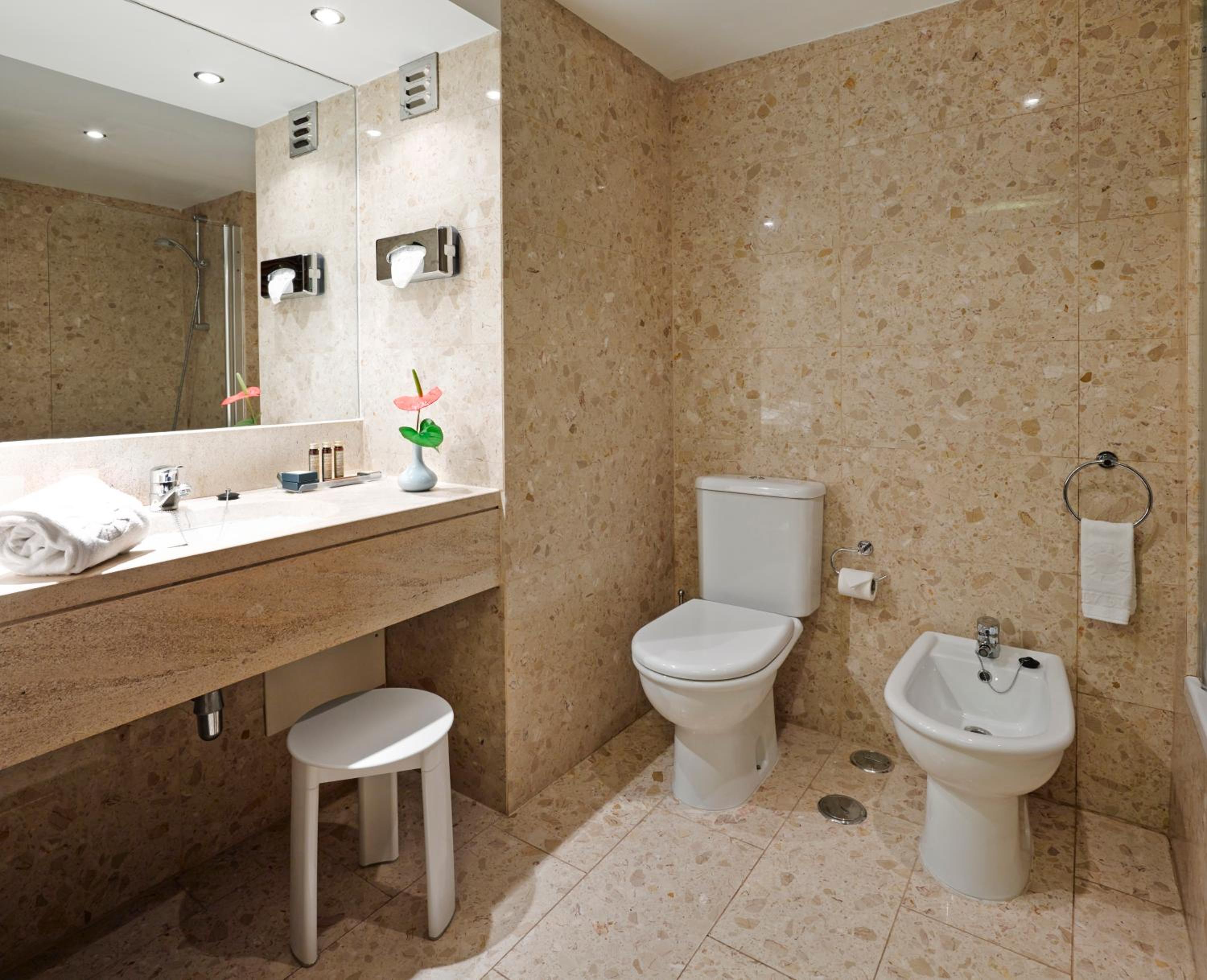 Double or Twin Room with Land View - Photo 6